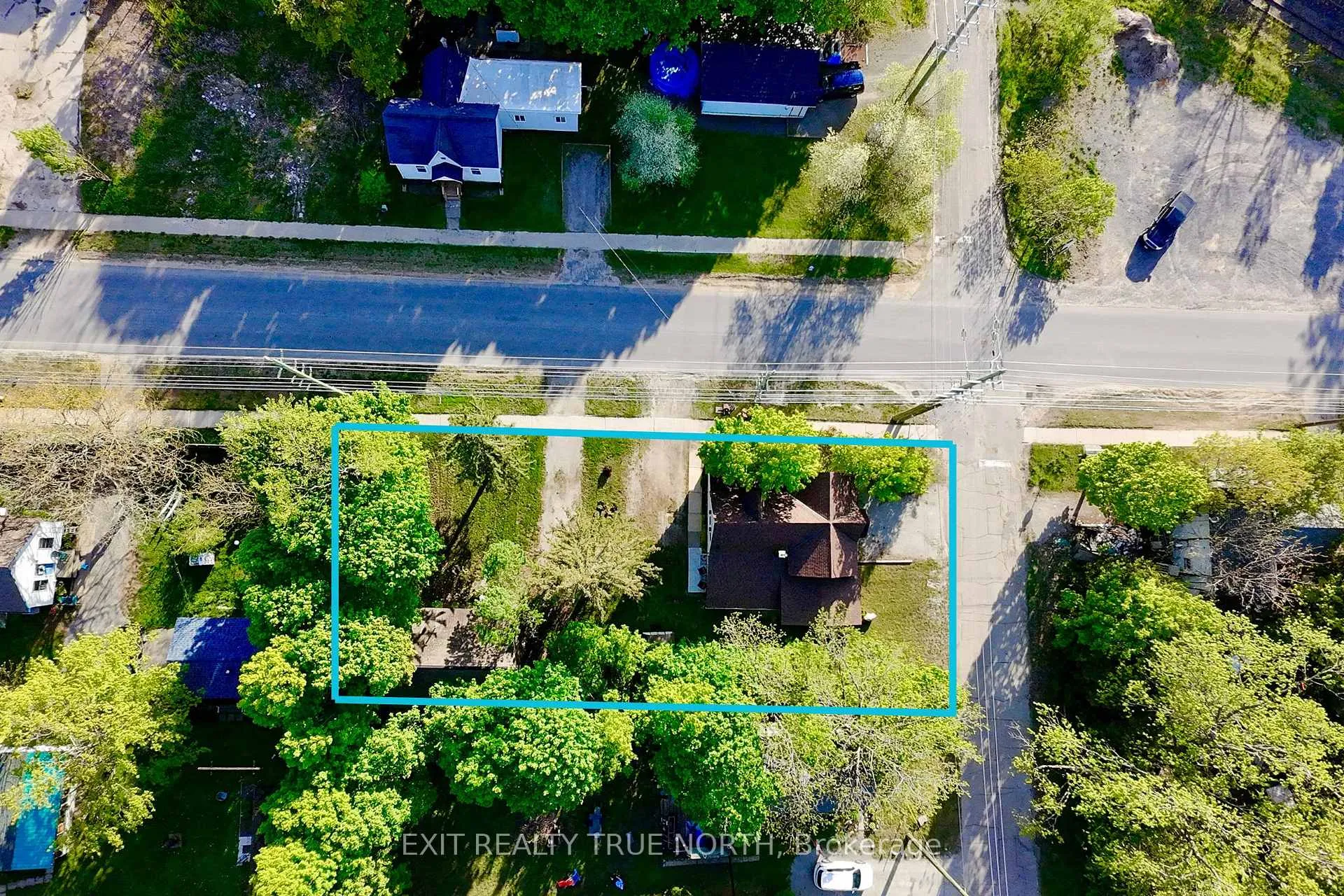 Photo 3 of 211 Bishop Street, Gravenhurst, Muskoka (S) — HOMEH