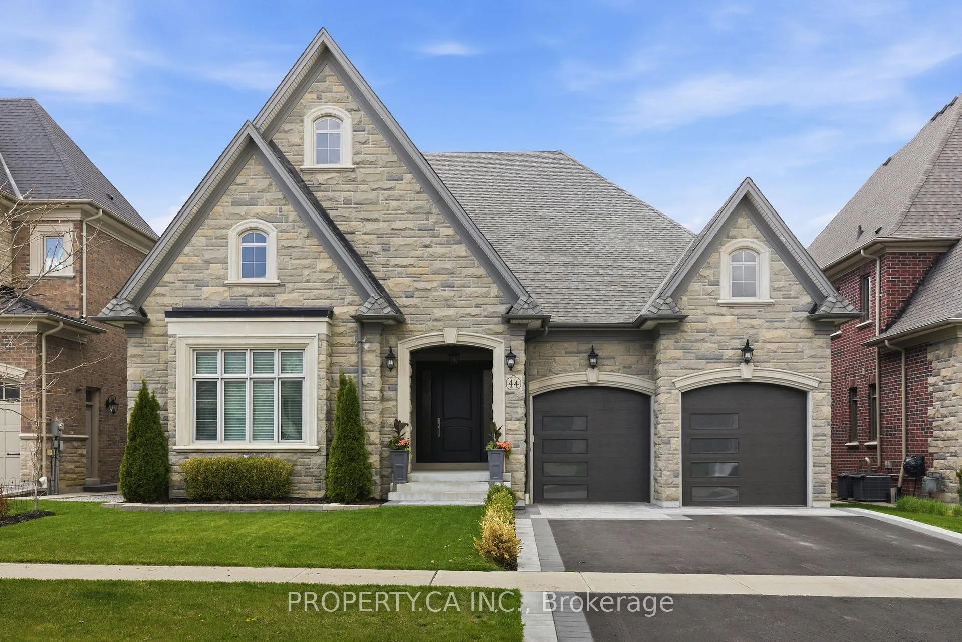 Photo 1 of 44 Hogan Court, King, King City — HOMEH