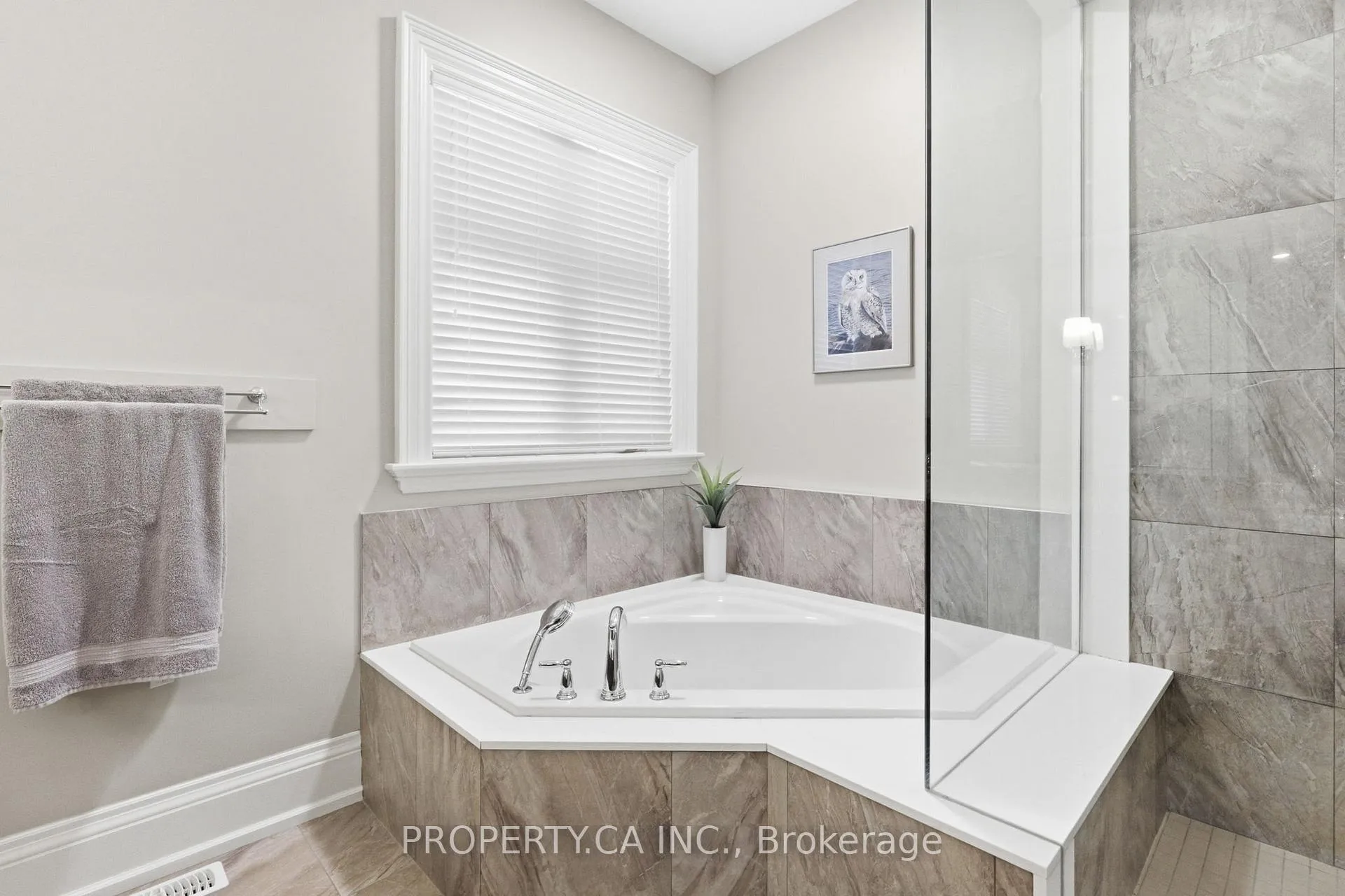 Photo 21 of 44 Hogan Court, King, King City — HOMEH