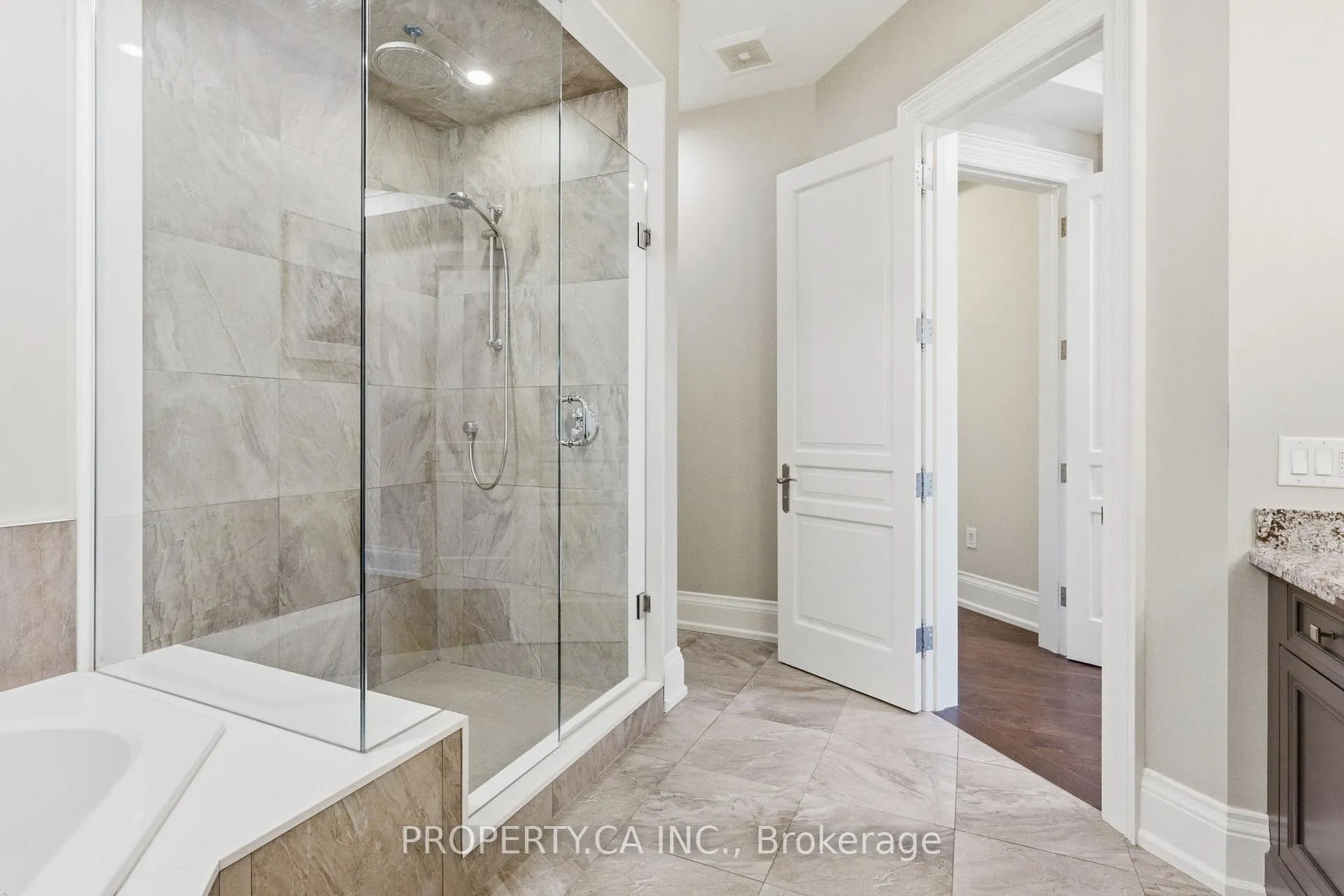 Photo 22 of 44 Hogan Court, King, King City — HOMEH