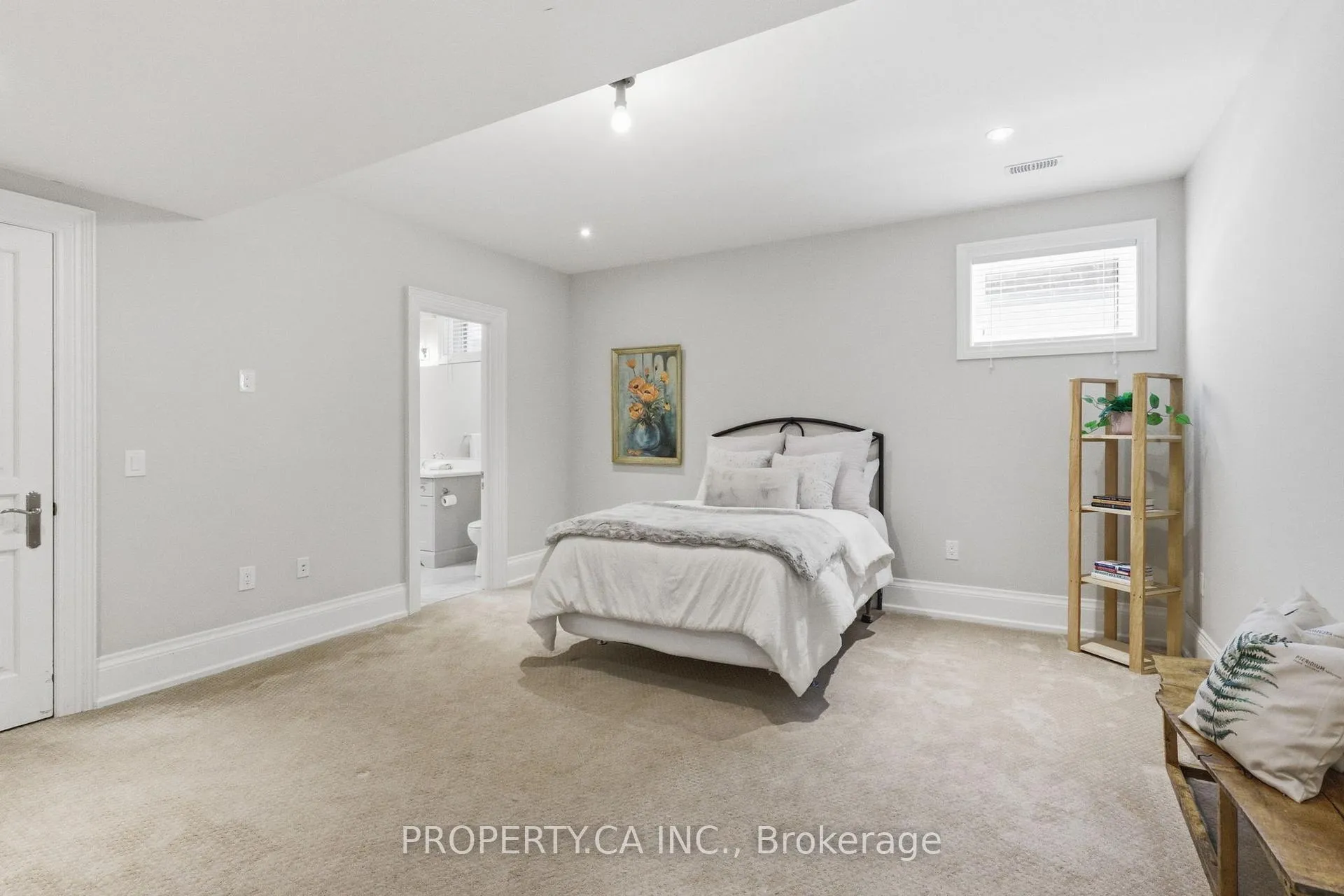 Photo 33 of 44 Hogan Court, King, King City — HOMEH
