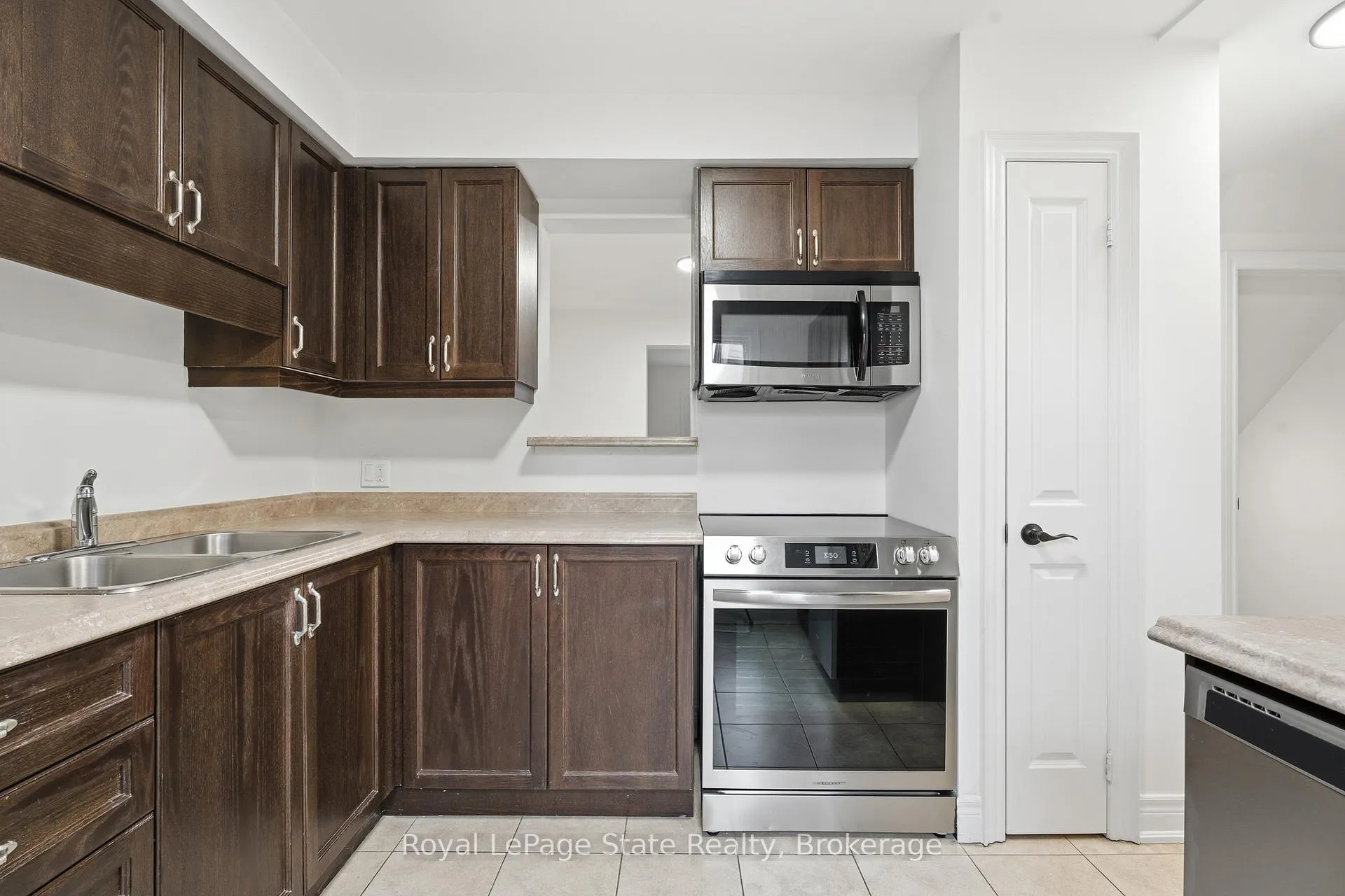 Photo 5 of Unit 9, 75 Ventura Drive, St. Catharines, Haig — HOMEH