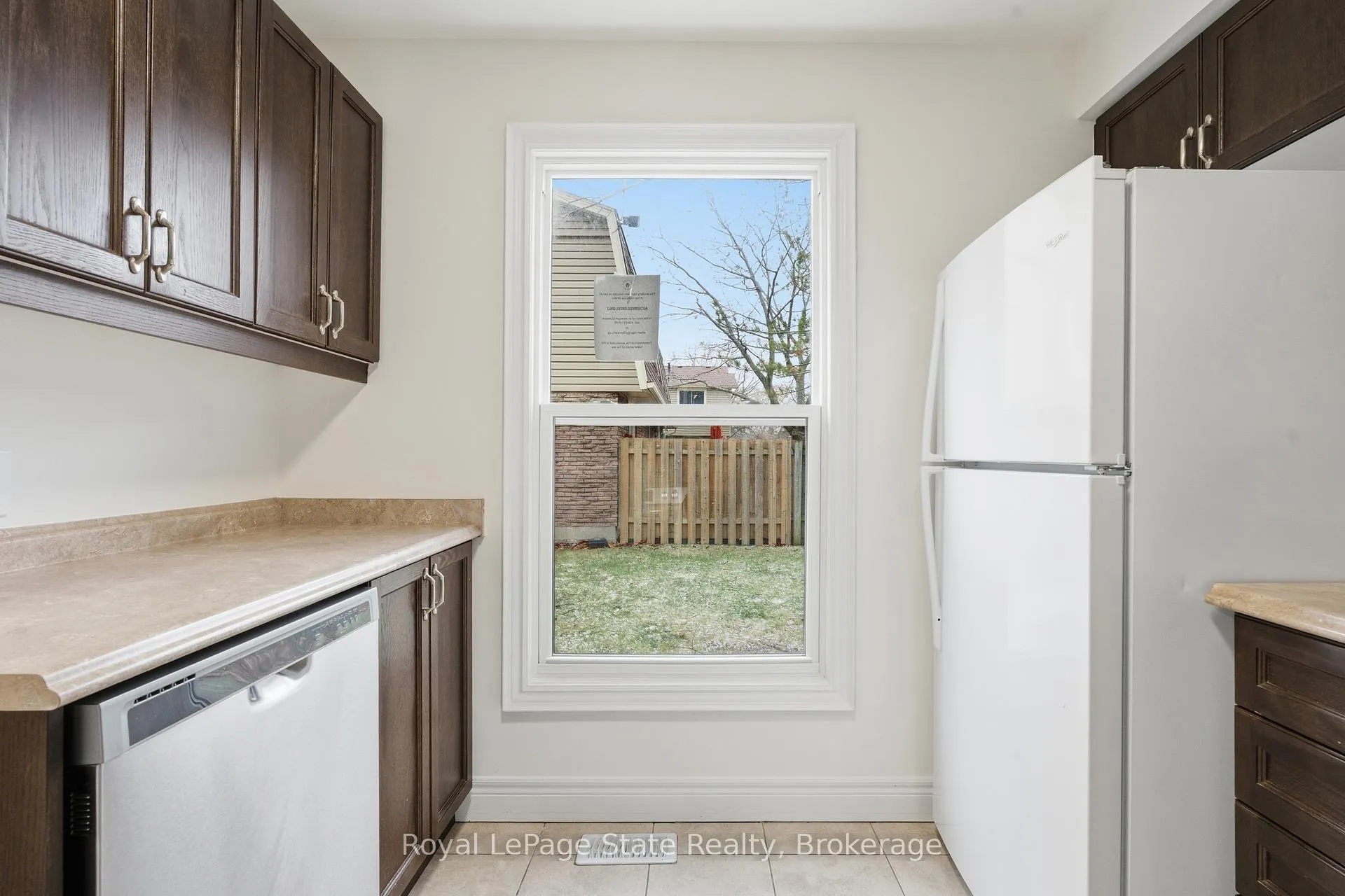 Photo 6 of Unit 9, 75 Ventura Drive, St. Catharines, Haig — HOMEH