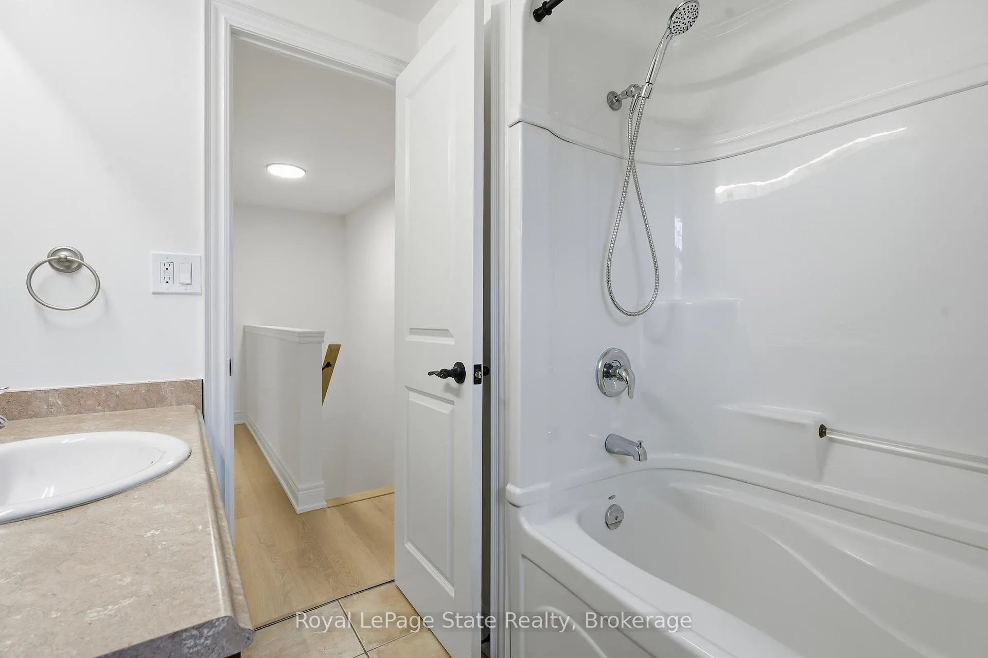 Photo 16 of Unit 9, 75 Ventura Drive, St. Catharines, Haig — HOMEH