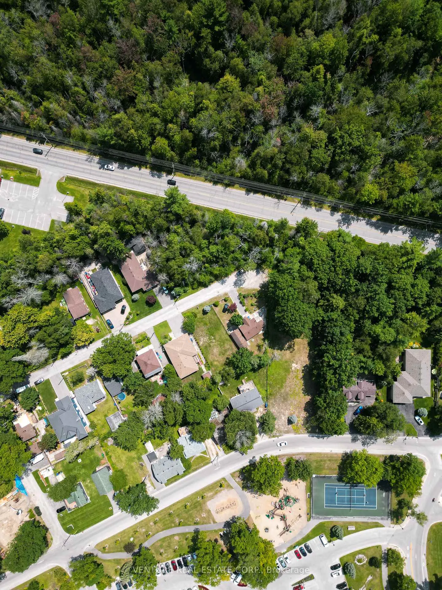 Photo 4 of 74 Forest Avenue, Wasaga Beach — HOMEH