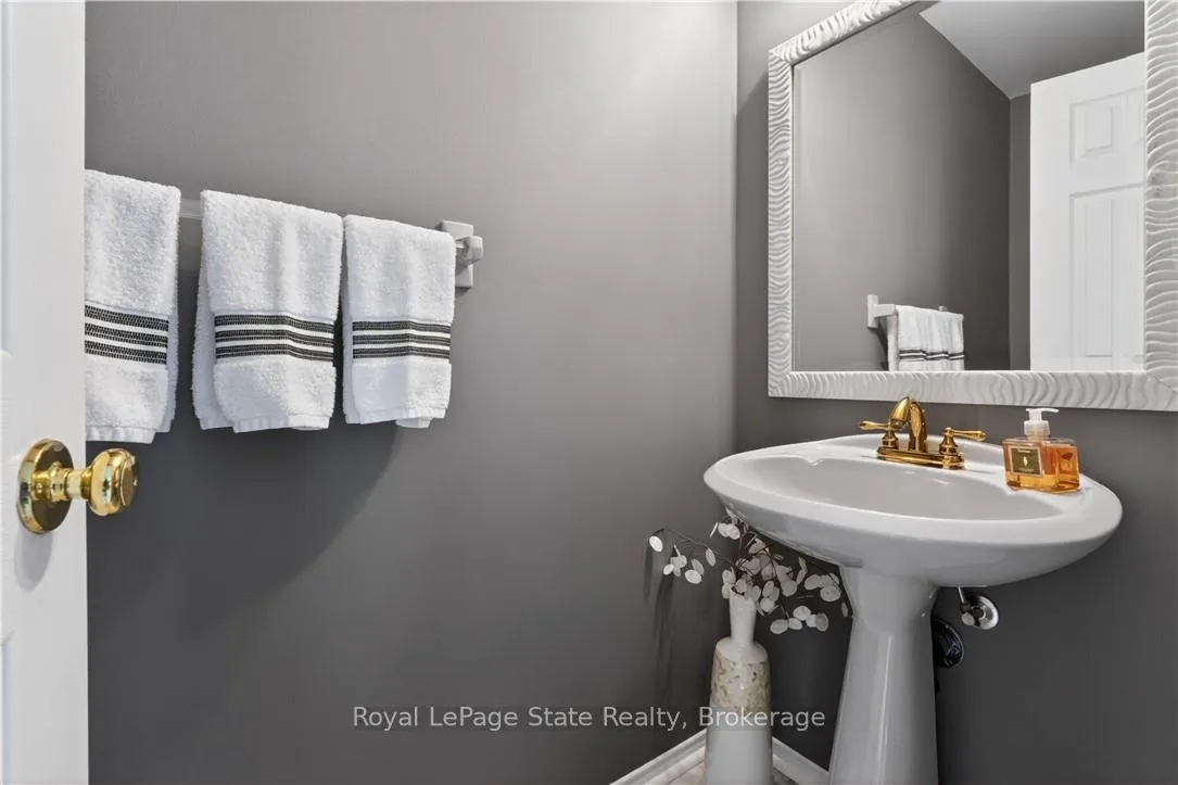 Photo 15 of 77 Sunvale Place, Hamilton, Lakeshore — HOMEH