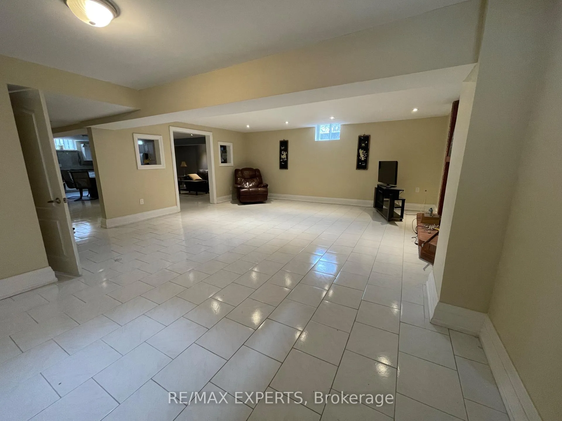 Photo 4 of Unit BSMT, 145 Columbus Avenue, Vaughan, East Woodbridge — HOMEH