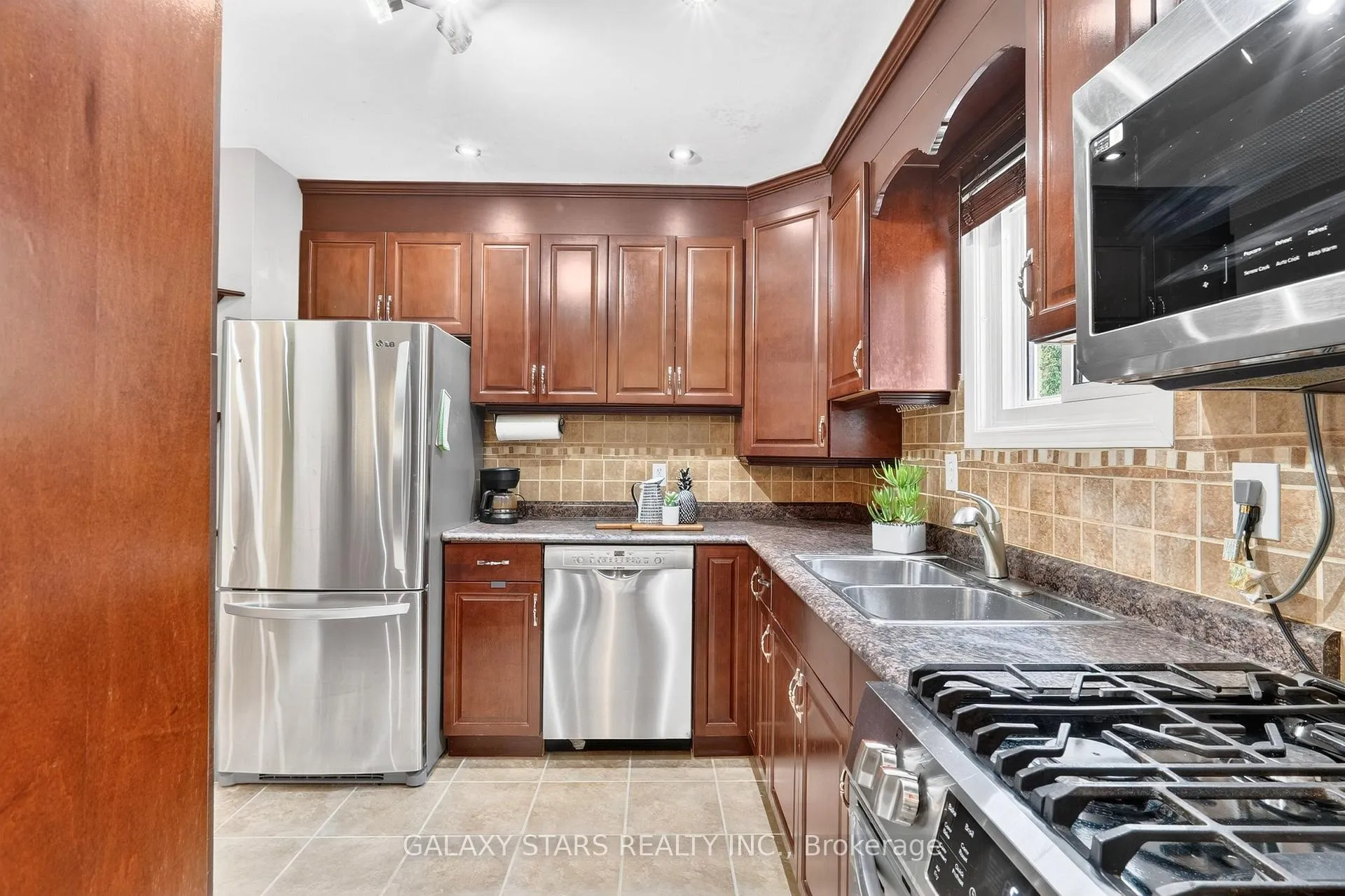 Photo 11 of 129 Radford Drive, Ajax, Central West — HOMEH