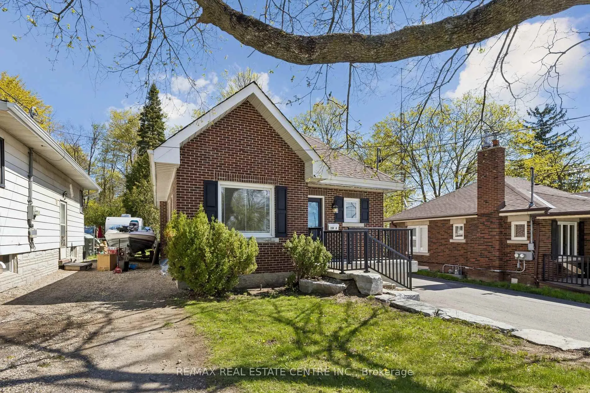 Photo 1 of 194 Silvercreek Parkway S, Guelph, Junction/Onward Willow — HOMEH