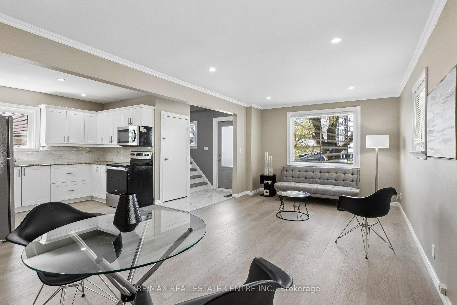 Photo 6 of 194 Silvercreek Parkway S, Guelph, Junction/Onward Willow — HOMEH