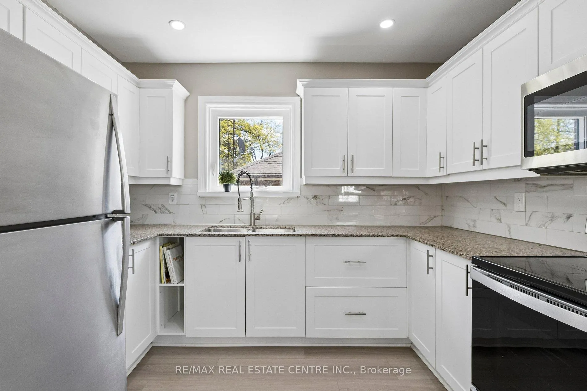 Photo 11 of 194 Silvercreek Parkway S, Guelph, Junction/Onward Willow — HOMEH
