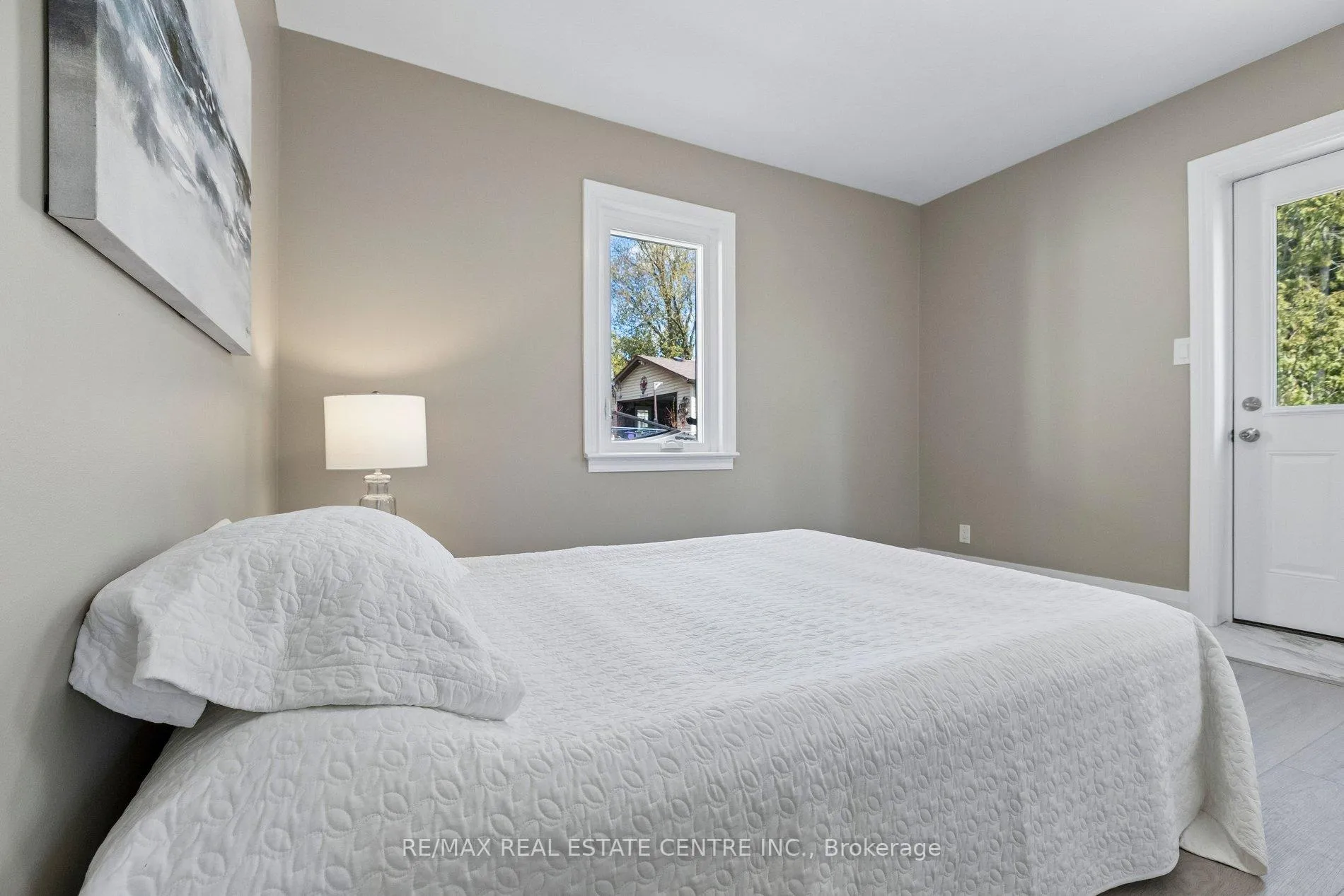 Photo 13 of 194 Silvercreek Parkway S, Guelph, Junction/Onward Willow — HOMEH