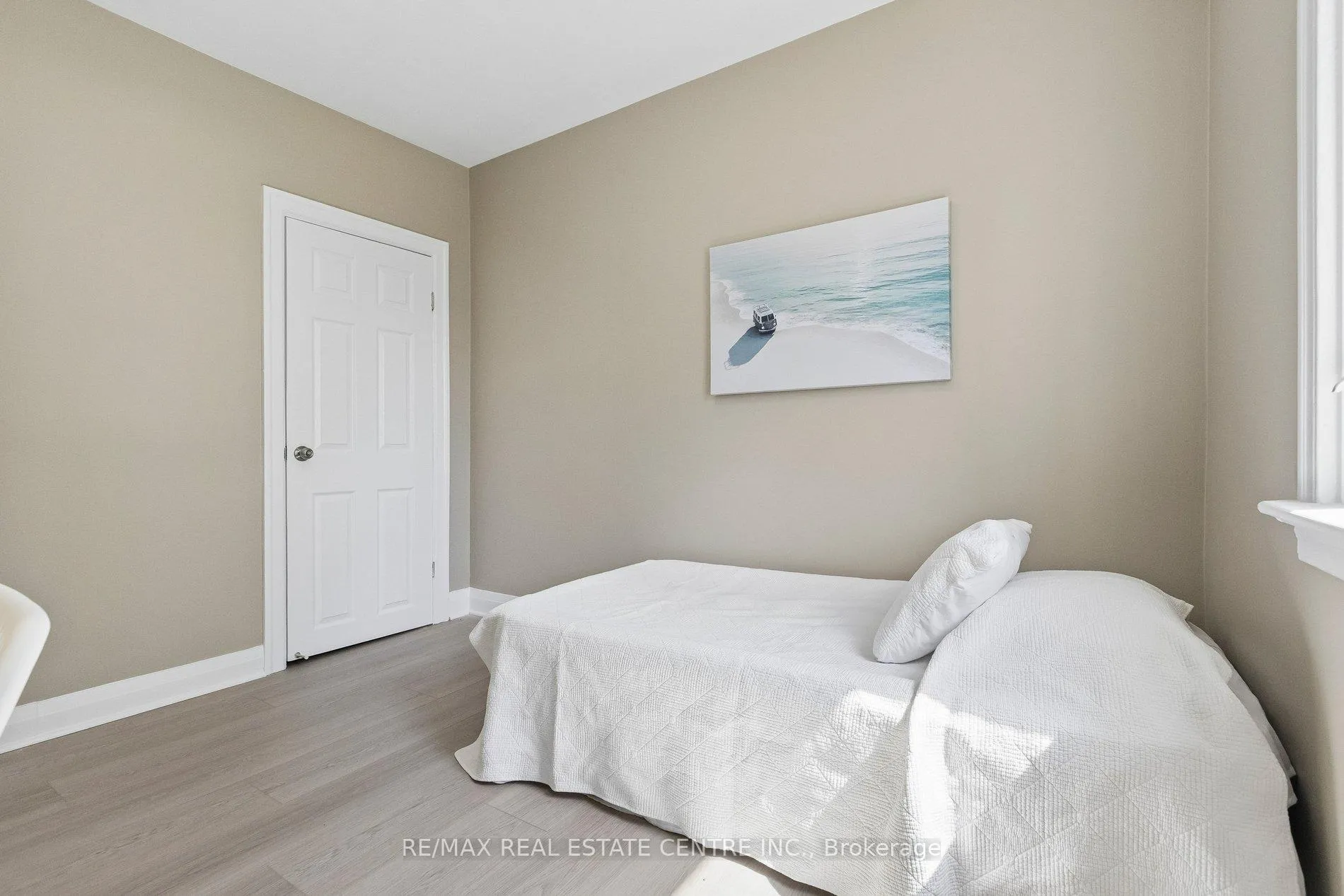Photo 17 of 194 Silvercreek Parkway S, Guelph, Junction/Onward Willow — HOMEH