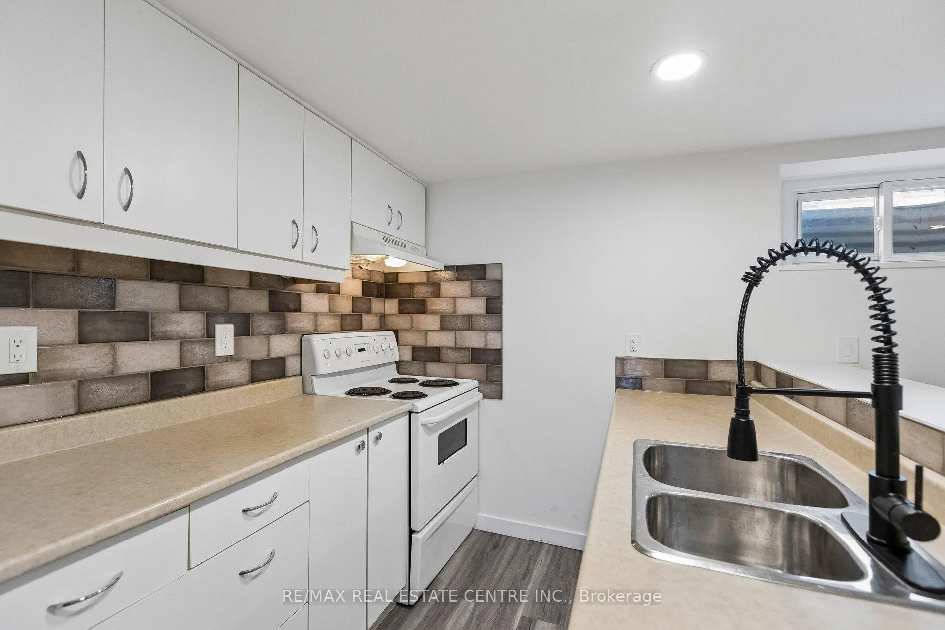 Photo 29 of 194 Silvercreek Parkway S, Guelph, Junction/Onward Willow — HOMEH