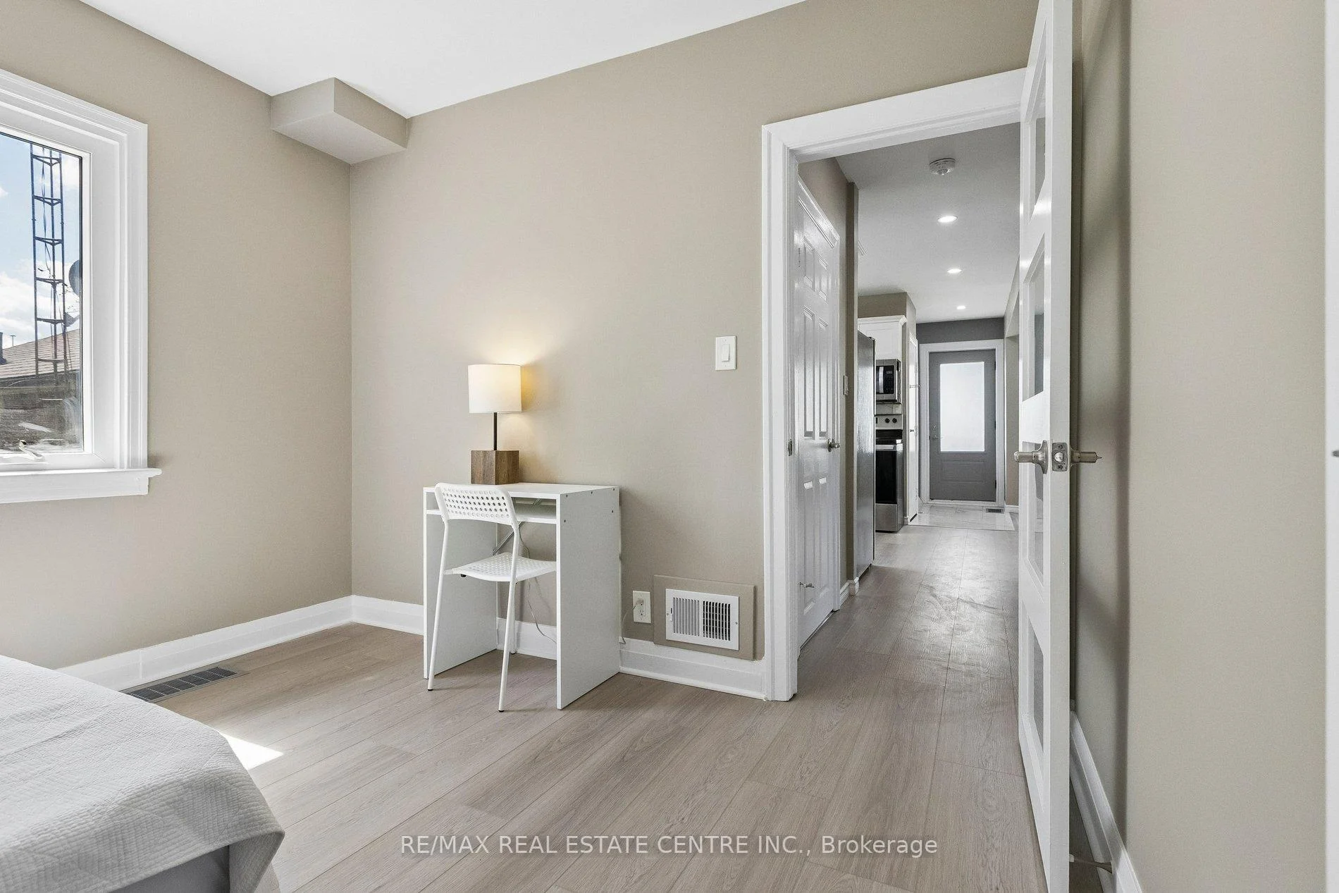 Photo 18 of 194 Silvercreek Parkway S, Guelph, Junction/Onward Willow — HOMEH