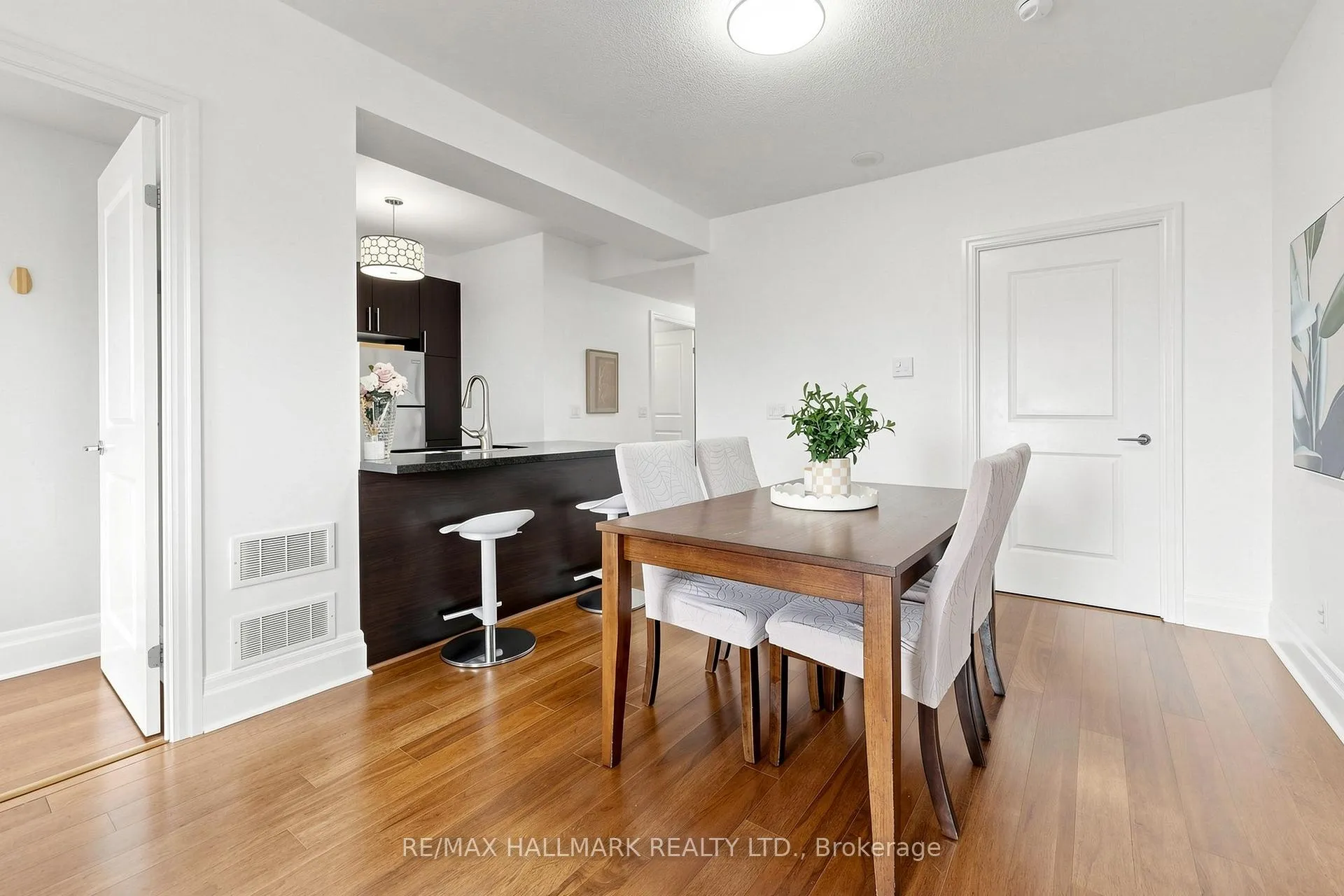 Photo 10 of Unit 203, 151 Upper Duke Crescent, Markham, Unionville — HOMEH