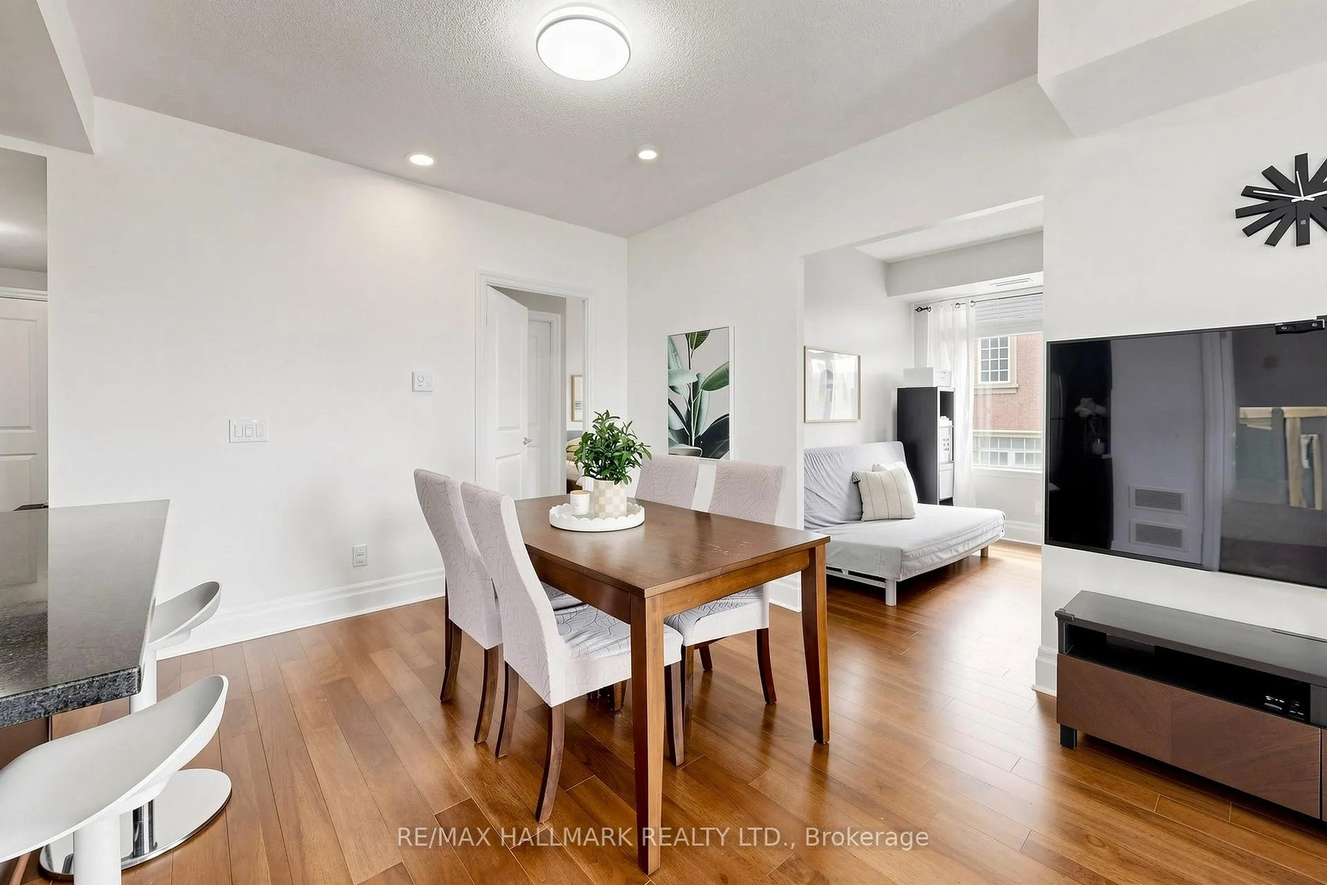 Photo 11 of Unit 203, 151 Upper Duke Crescent, Markham, Unionville — HOMEH