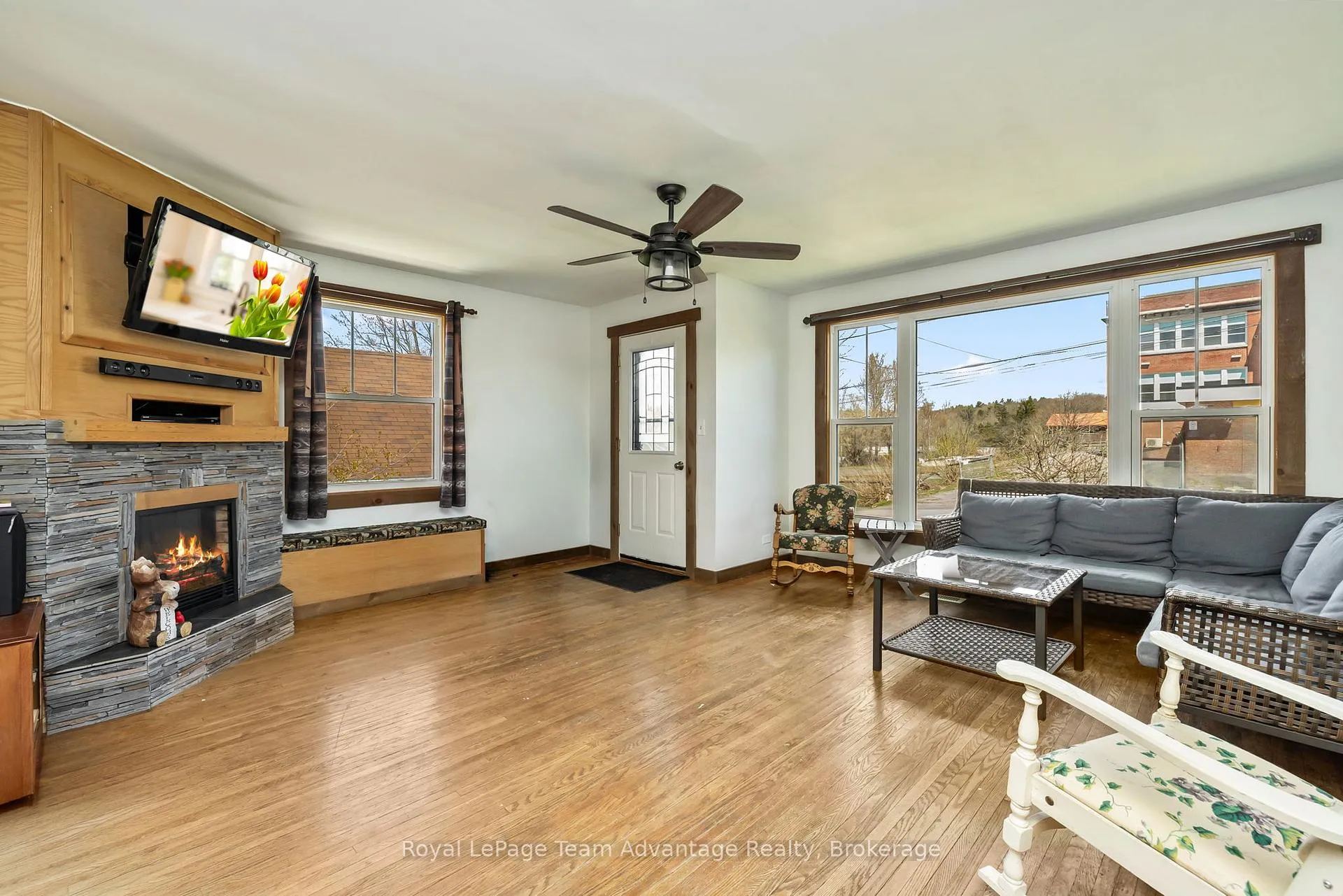 Photo 4 of 2 Meadow Street, Parry Sound — HOMEH