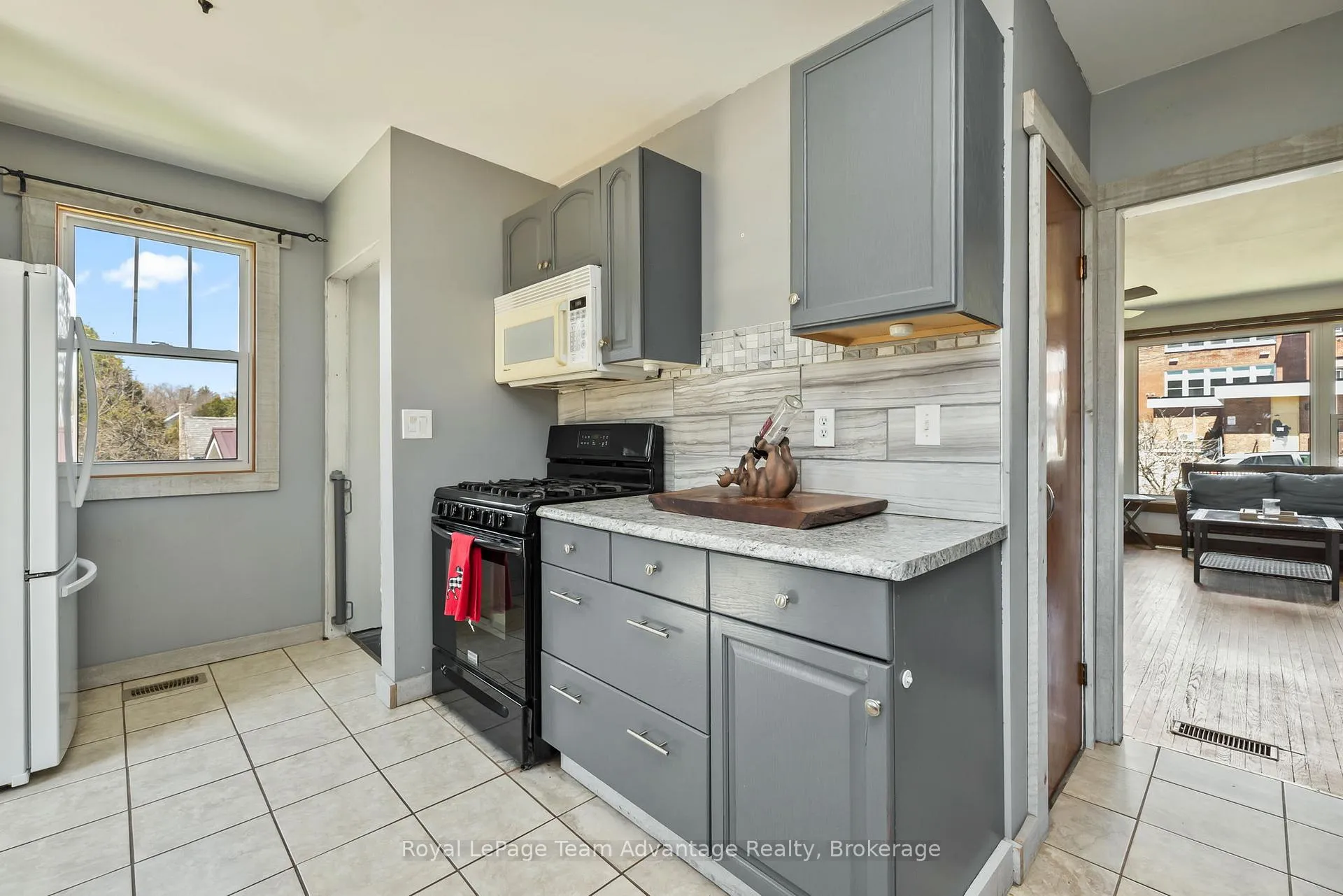 Photo 8 of 2 Meadow Street, Parry Sound — HOMEH