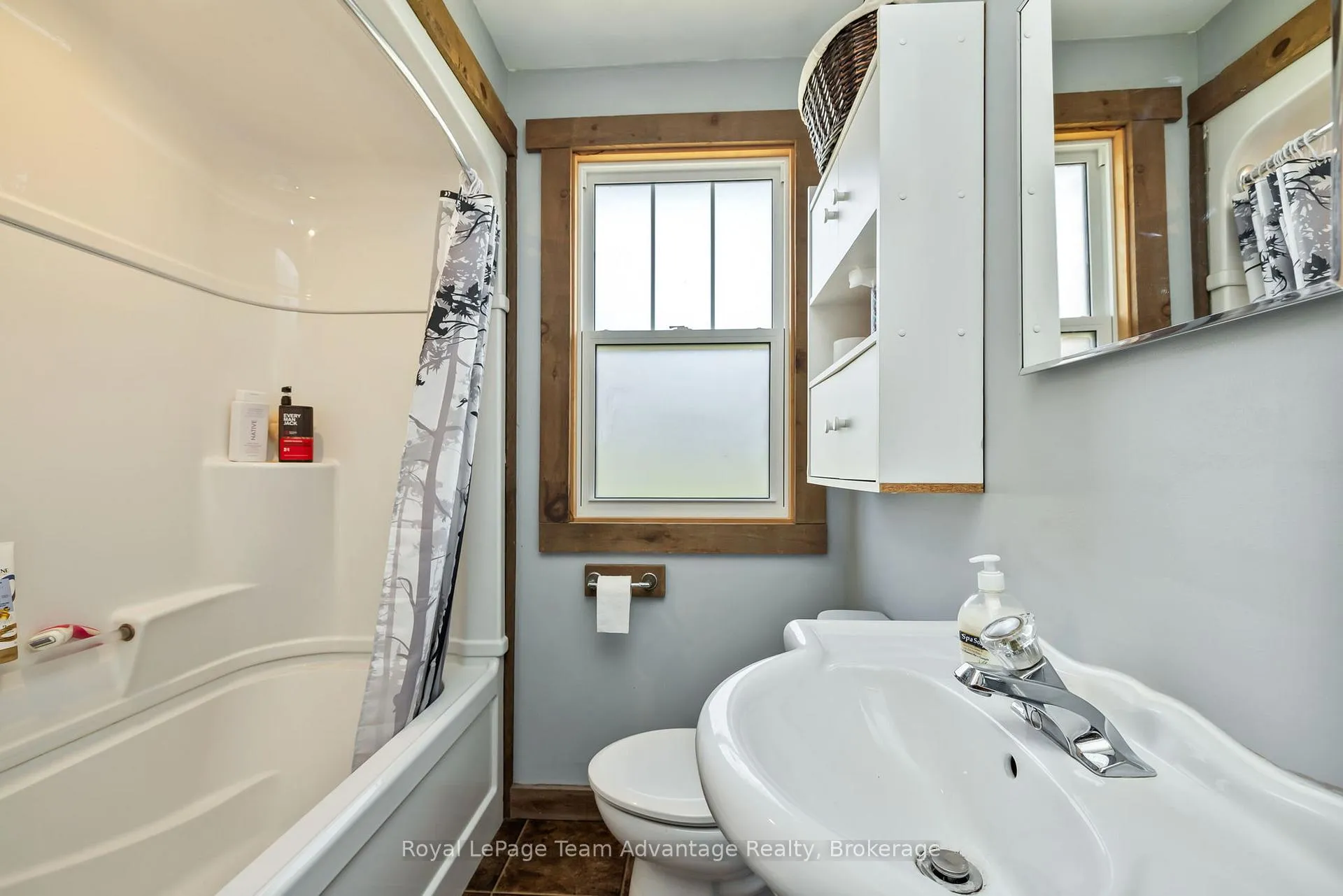 Photo 11 of 2 Meadow Street, Parry Sound — HOMEH