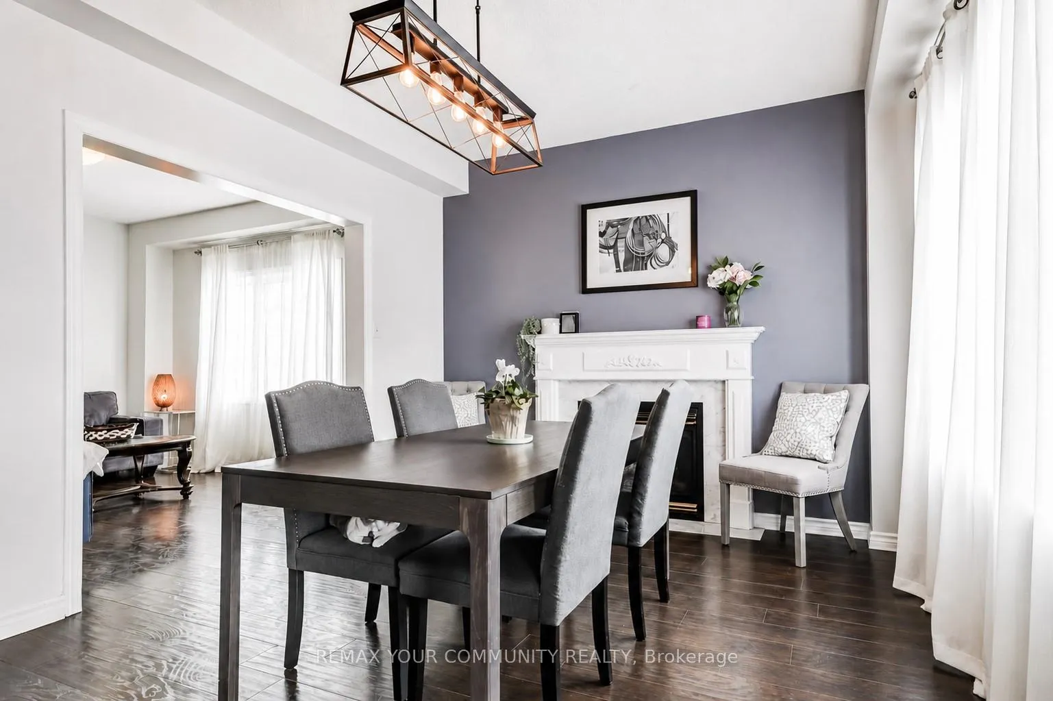 Photo 3 of 2 Laurelbank Crescent, Georgina, Keswick North — HOMEH