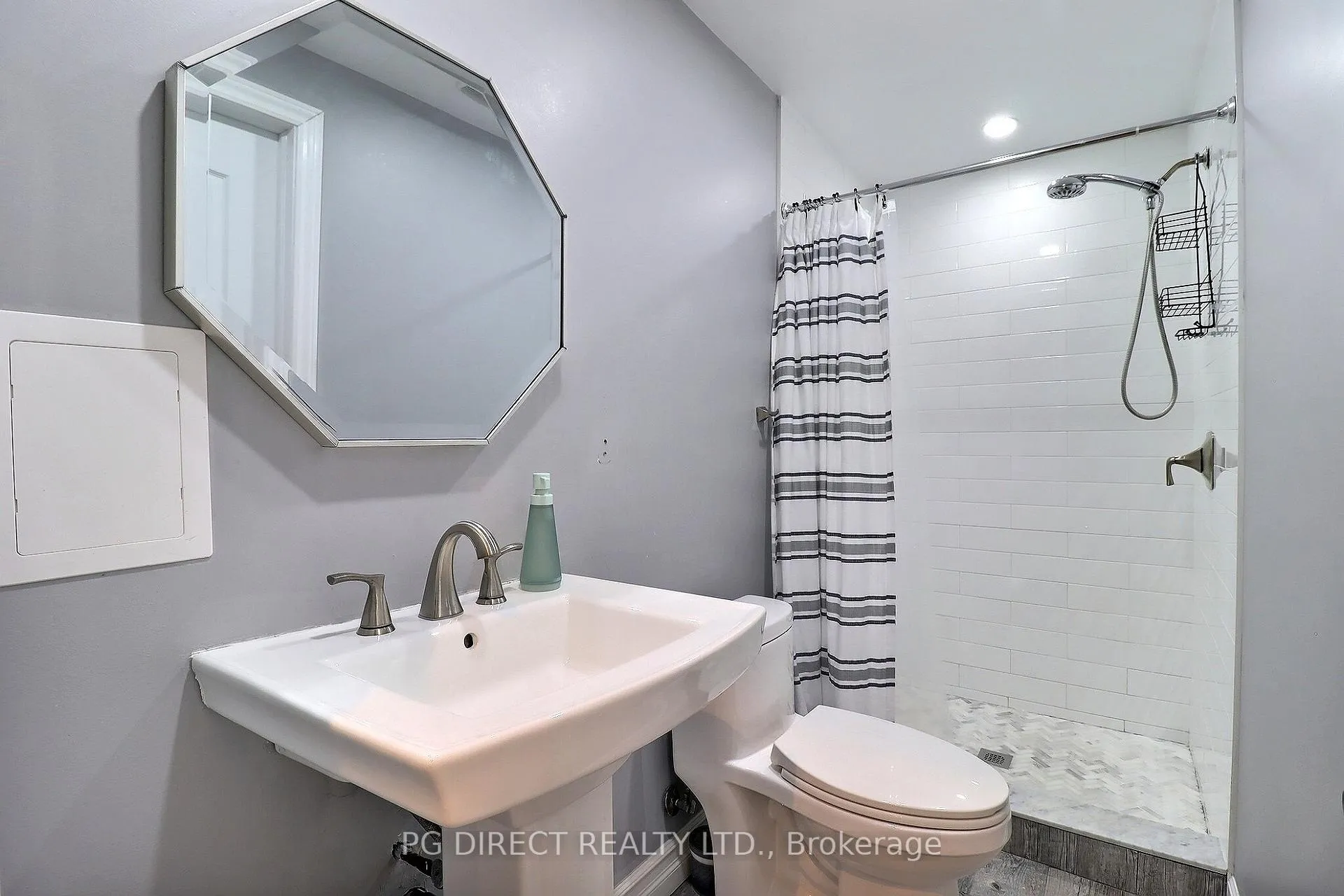 Photo 18 of Unit 9, 45 Royal Winter Drive, Hamilton, Binbrook — HOMEH