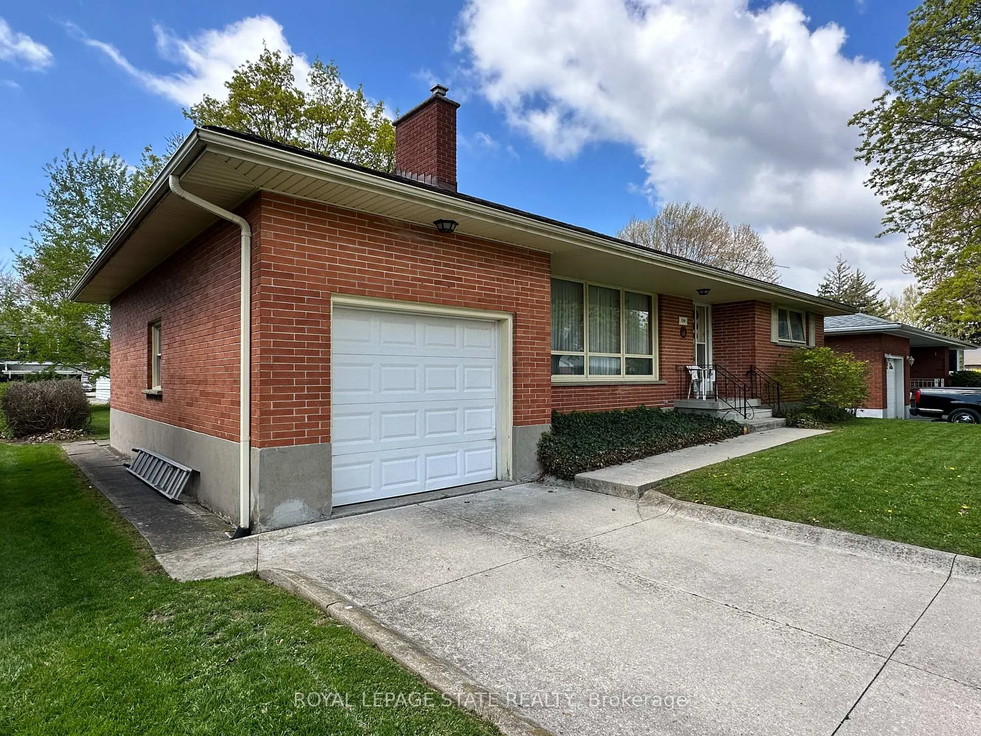 Photo 5 of 130 Gardiner Avenue E, Haldimand, Dunnville — HOMEH