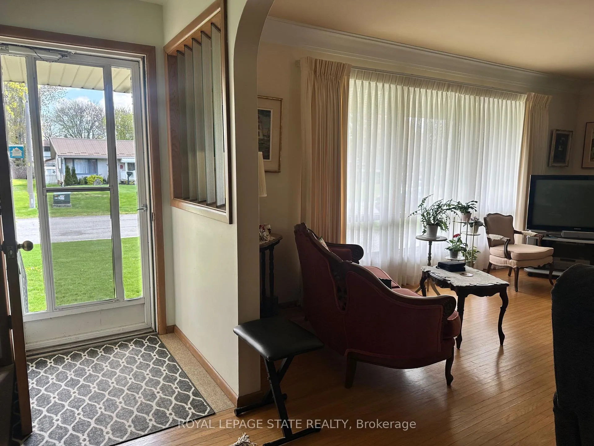 Photo 8 of 130 Gardiner Avenue E, Haldimand, Dunnville — HOMEH