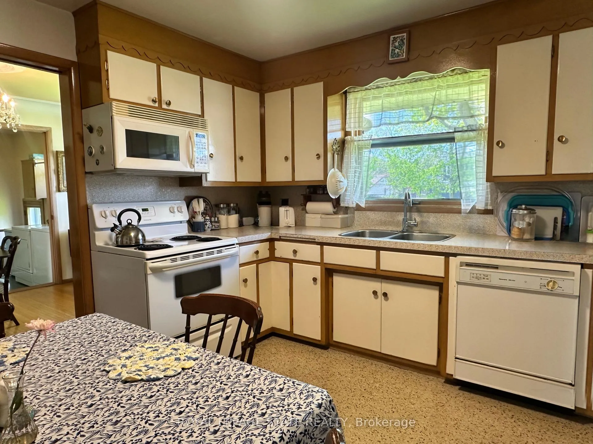 Photo 18 of 130 Gardiner Avenue E, Haldimand, Dunnville — HOMEH