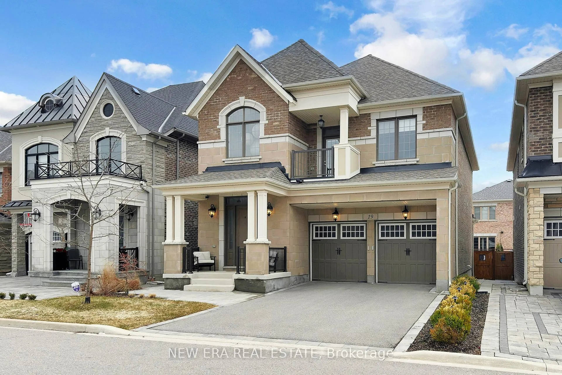 Photo 2 of 19 Hugh Mccutcheon Way, Vaughan, Kleinburg — HOMEH