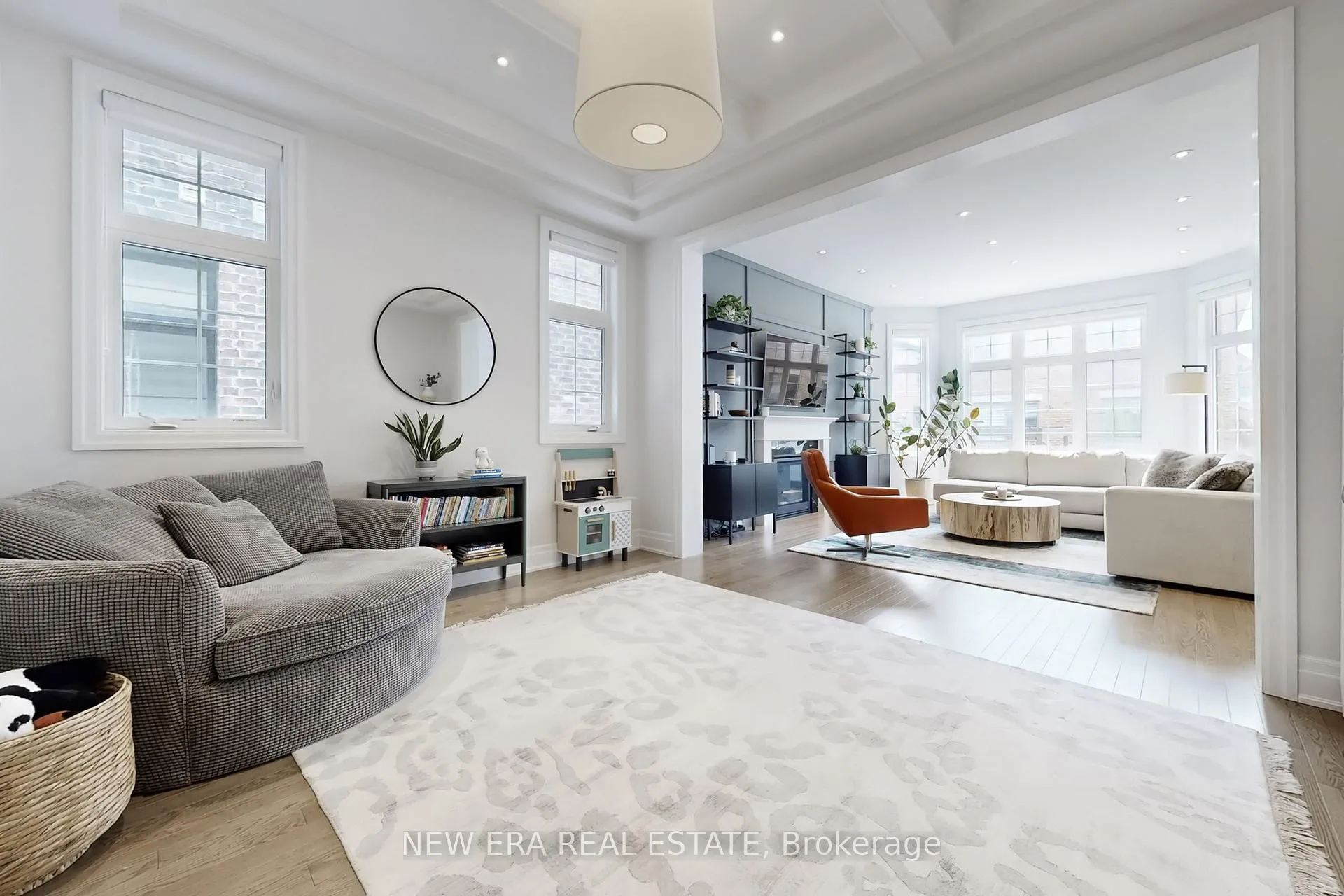 Photo 3 of 19 Hugh Mccutcheon Way, Vaughan, Kleinburg — HOMEH