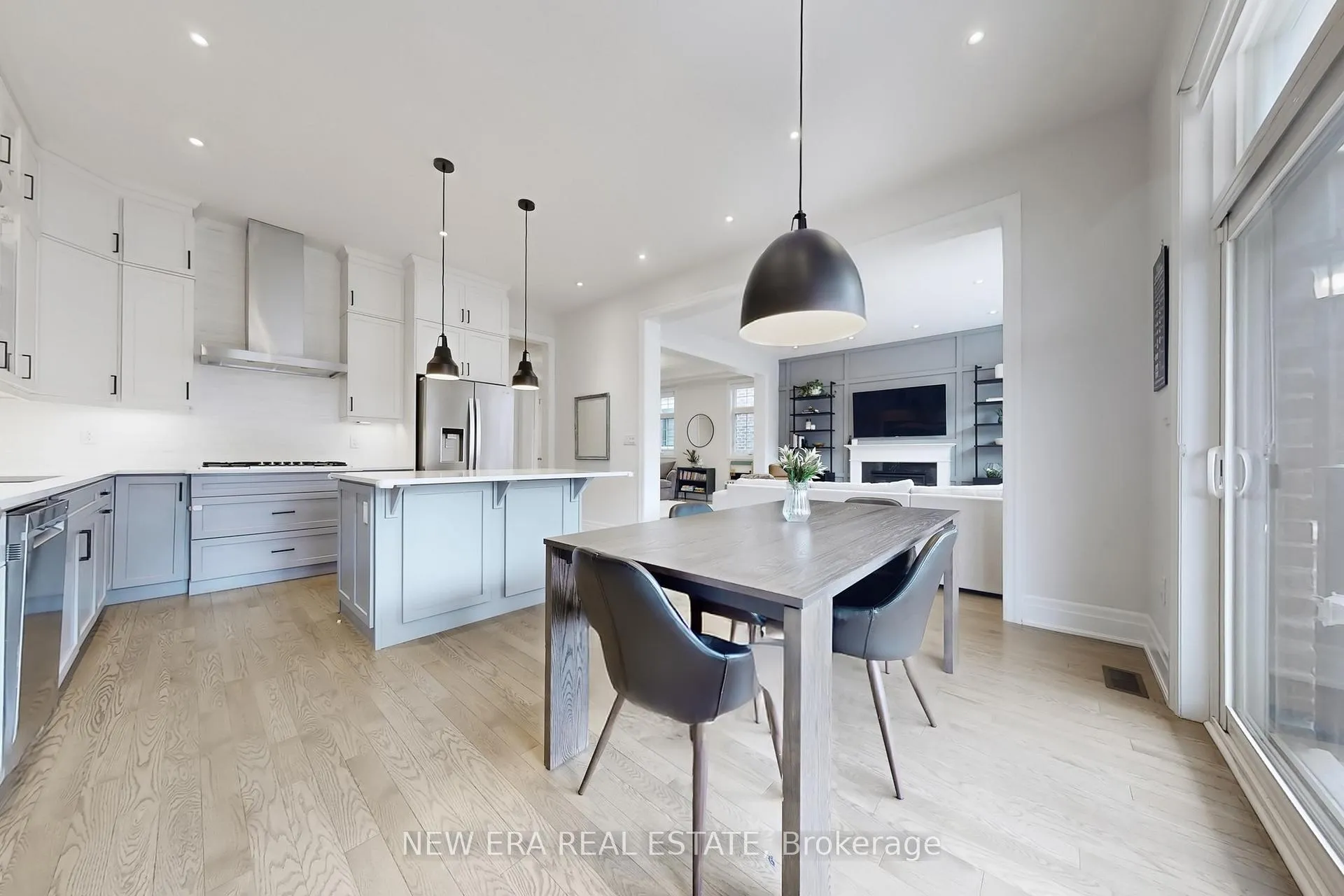 Photo 11 of 19 Hugh Mccutcheon Way, Vaughan, Kleinburg — HOMEH
