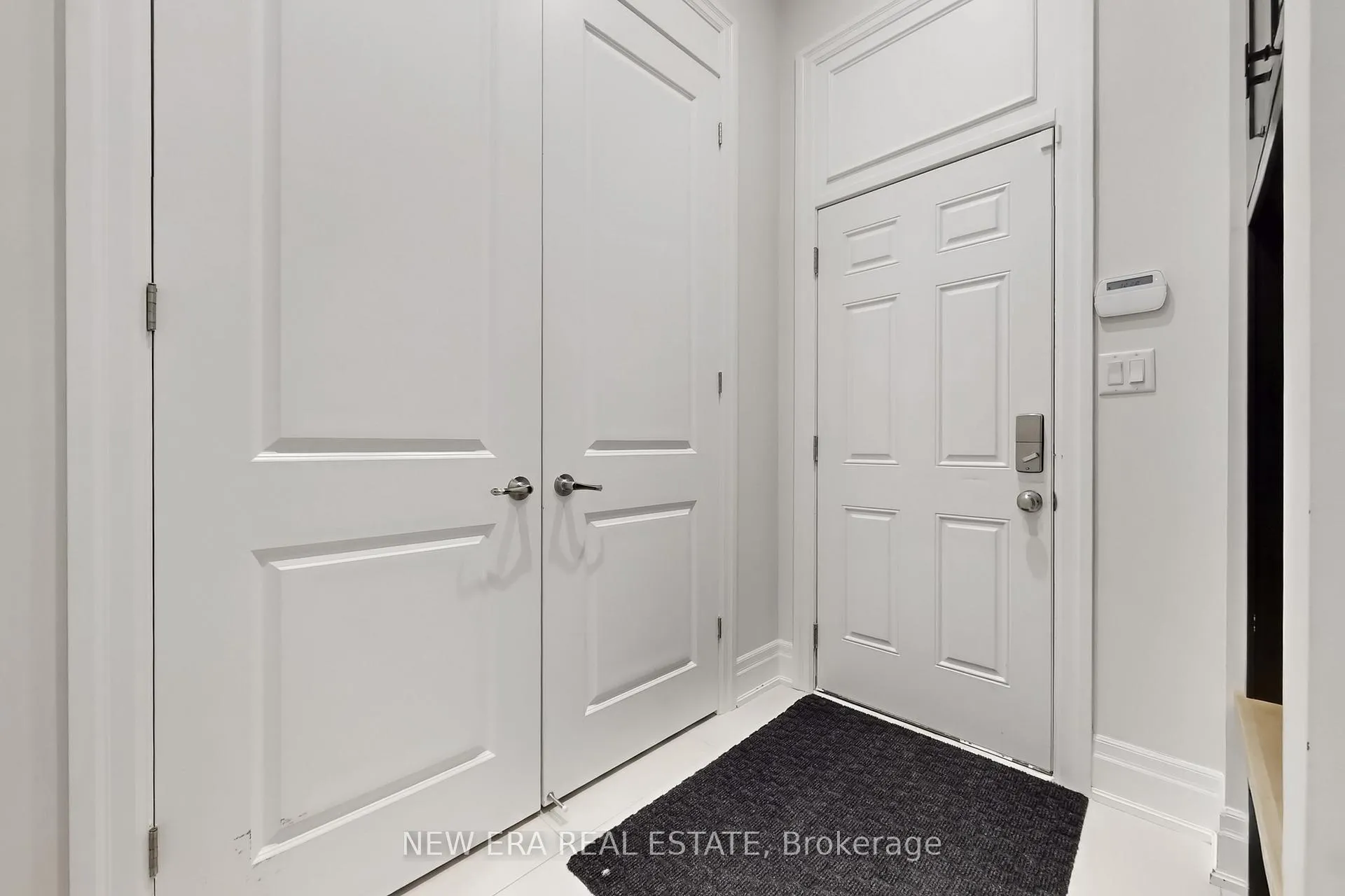 Photo 13 of 19 Hugh Mccutcheon Way, Vaughan, Kleinburg — HOMEH