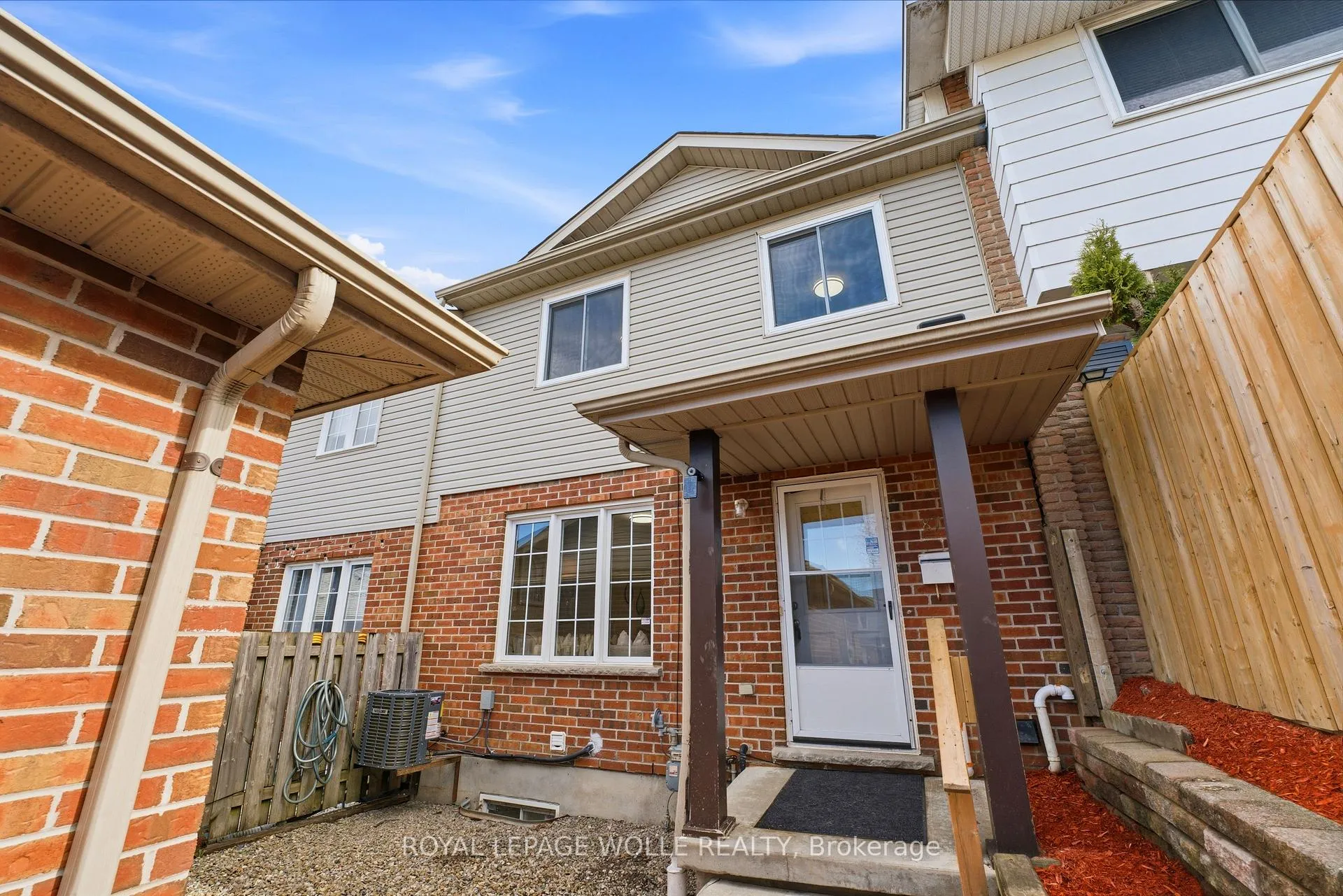 Photo 2 of 87 Ralgreen Crescent, Waterloo — HOMEH