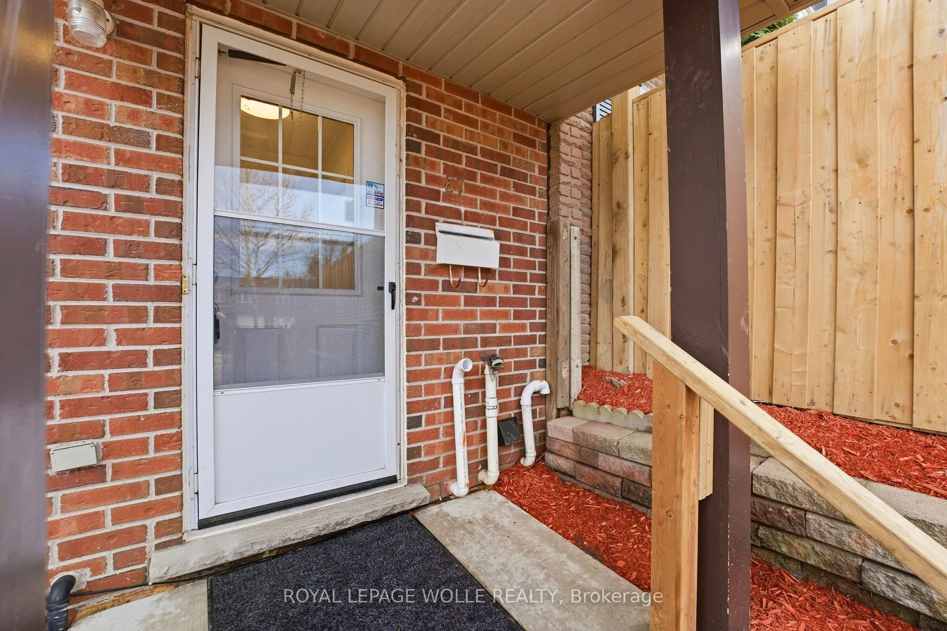 Photo 3 of 87 Ralgreen Crescent, Waterloo — HOMEH
