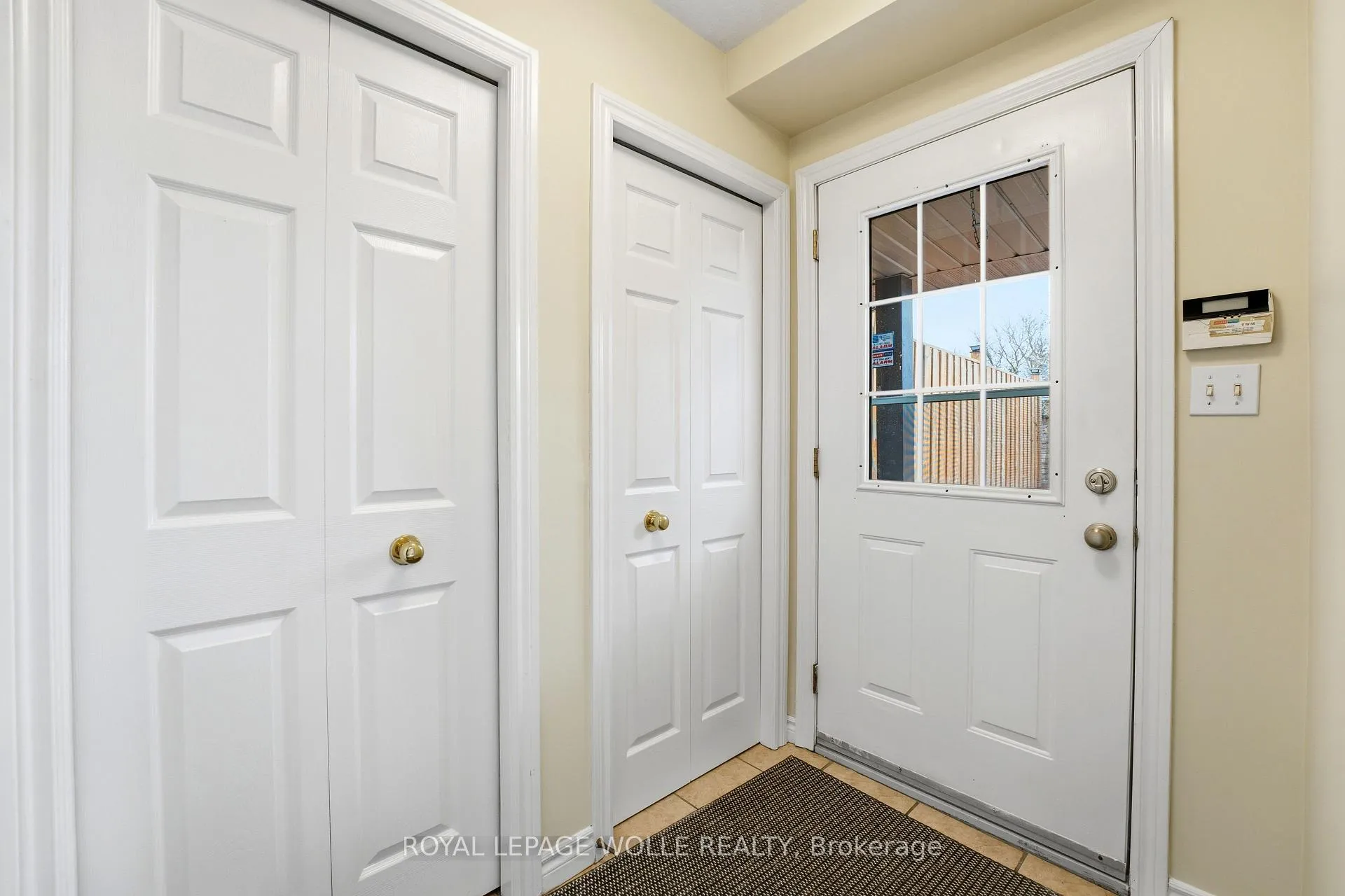 Photo 4 of 87 Ralgreen Crescent, Waterloo — HOMEH