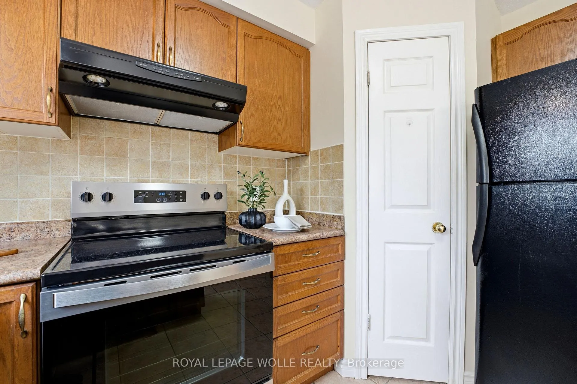 Photo 10 of 87 Ralgreen Crescent, Waterloo — HOMEH