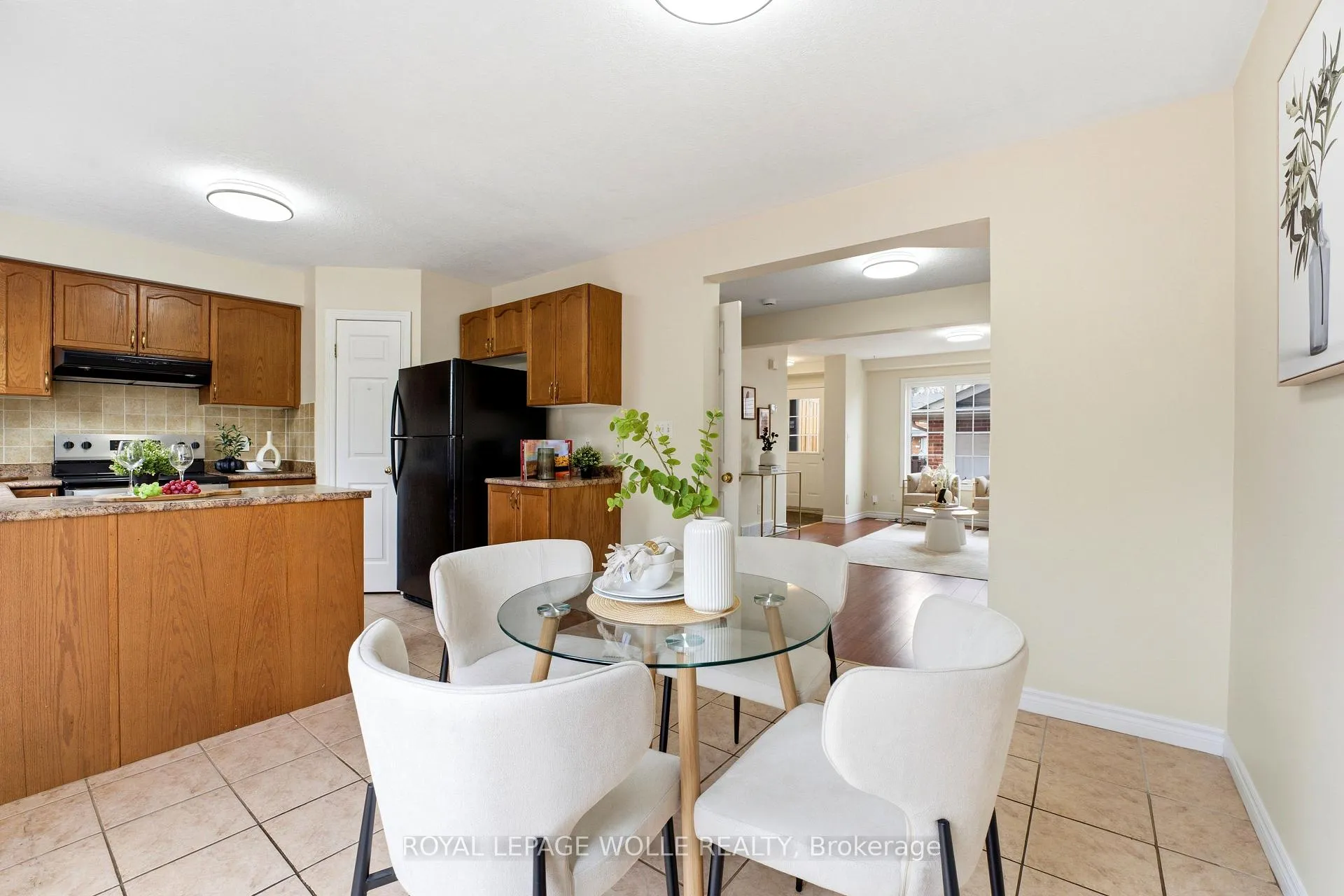 Photo 13 of 87 Ralgreen Crescent, Waterloo — HOMEH