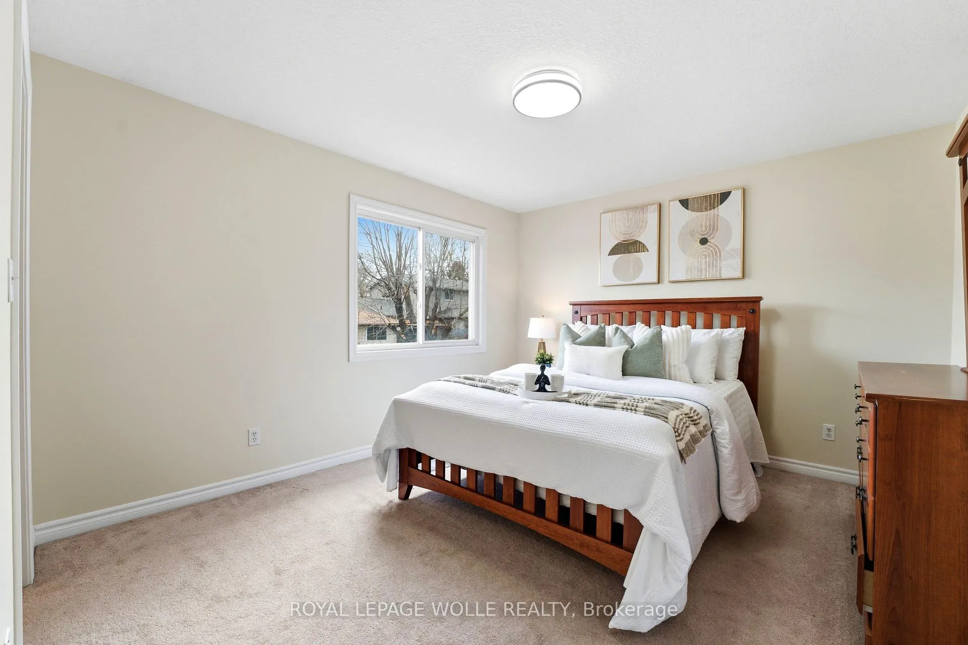 Photo 14 of 87 Ralgreen Crescent, Waterloo — HOMEH