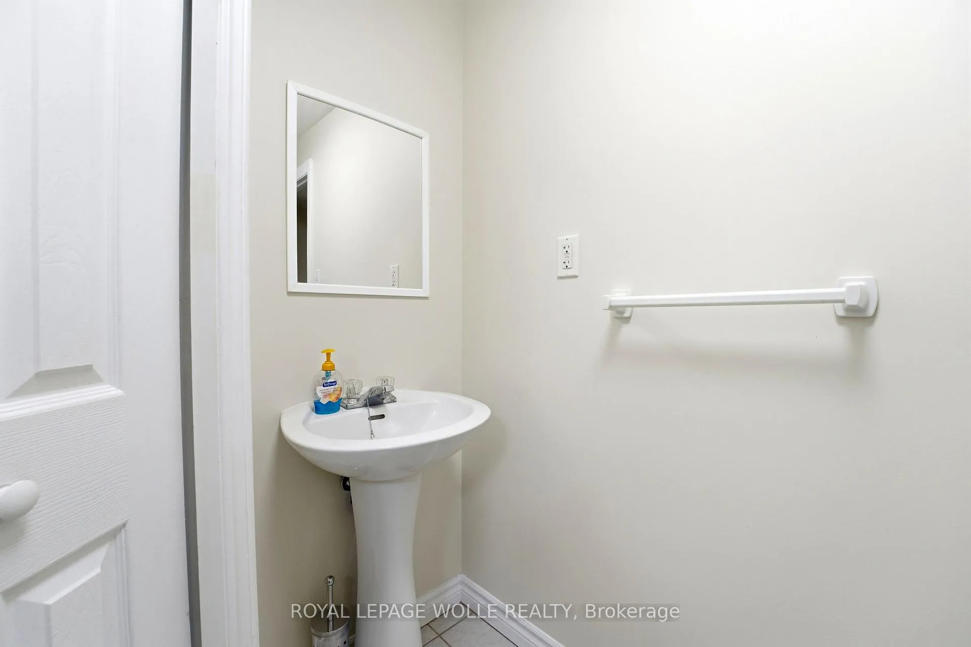 Photo 19 of 87 Ralgreen Crescent, Waterloo — HOMEH