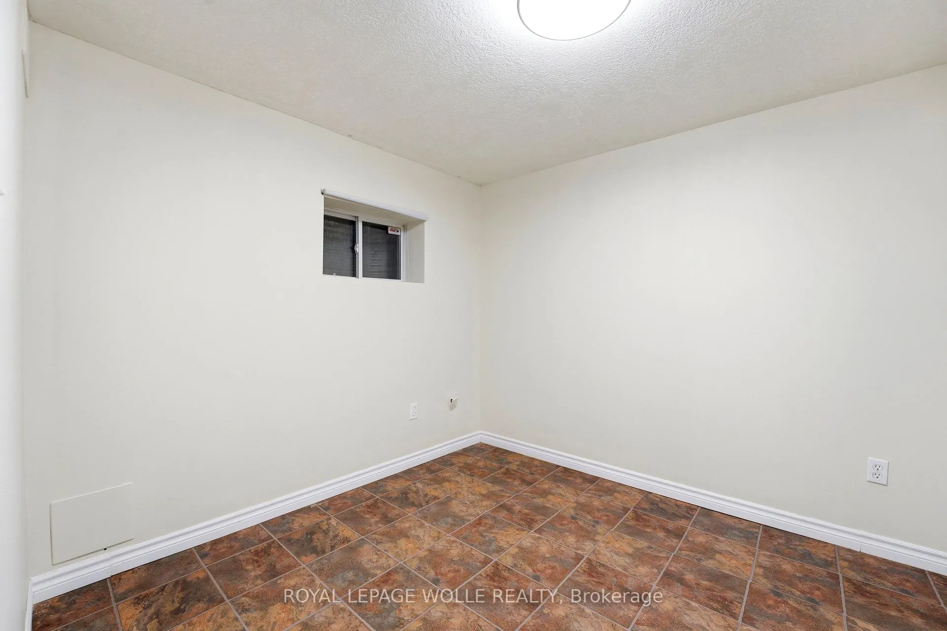Photo 23 of 87 Ralgreen Crescent, Waterloo — HOMEH