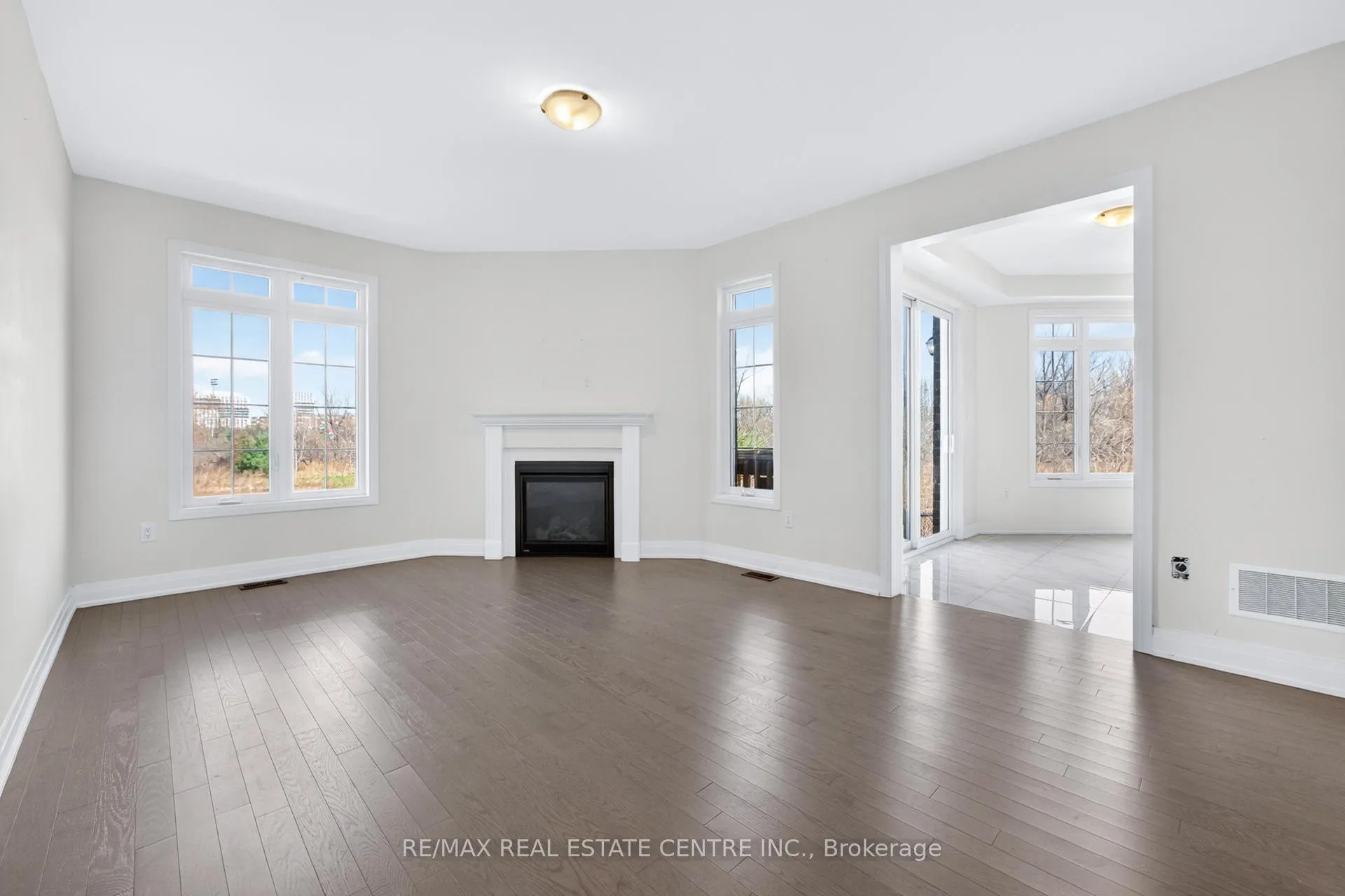 Photo 16 of 423 Royal West Drive, Brampton, Credit Valley — HOMEH