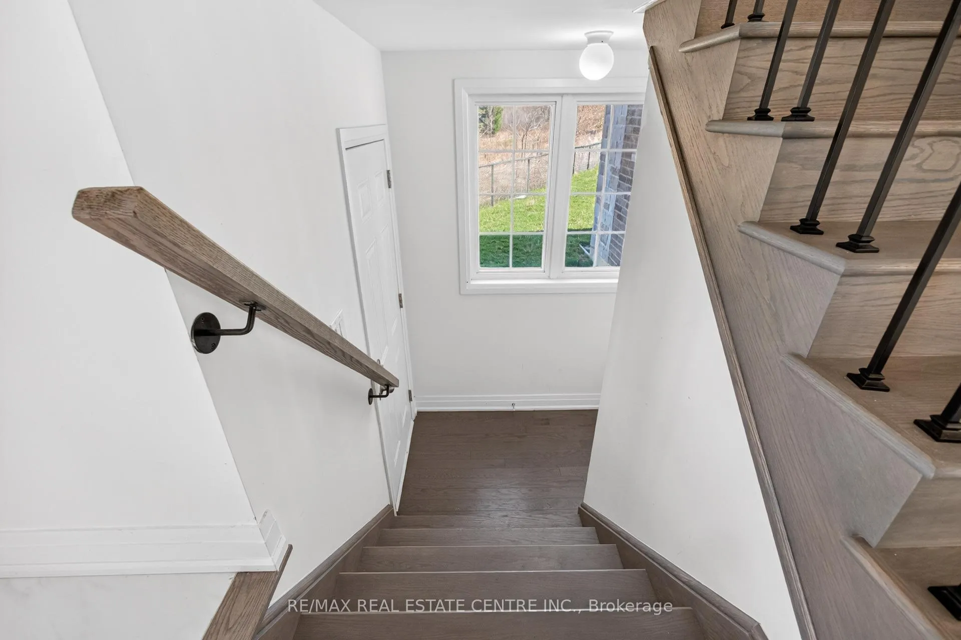 Photo 18 of 423 Royal West Drive, Brampton, Credit Valley — HOMEH