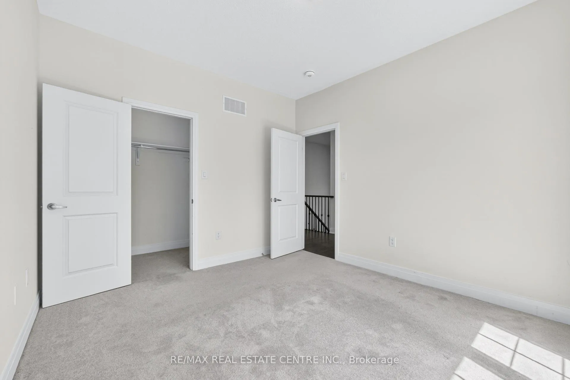 Photo 20 of 423 Royal West Drive, Brampton, Credit Valley — HOMEH