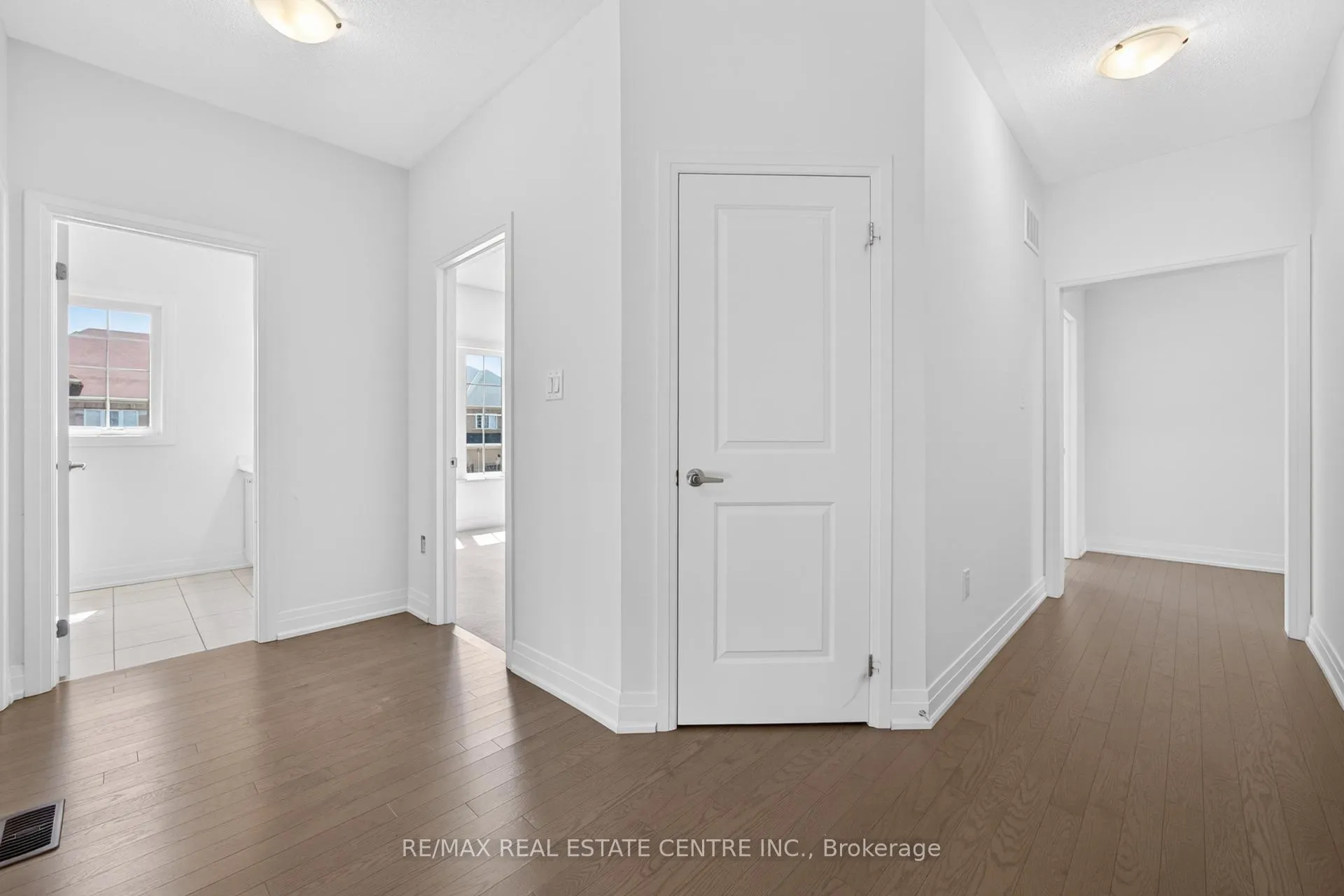 Photo 22 of 423 Royal West Drive, Brampton, Credit Valley — HOMEH
