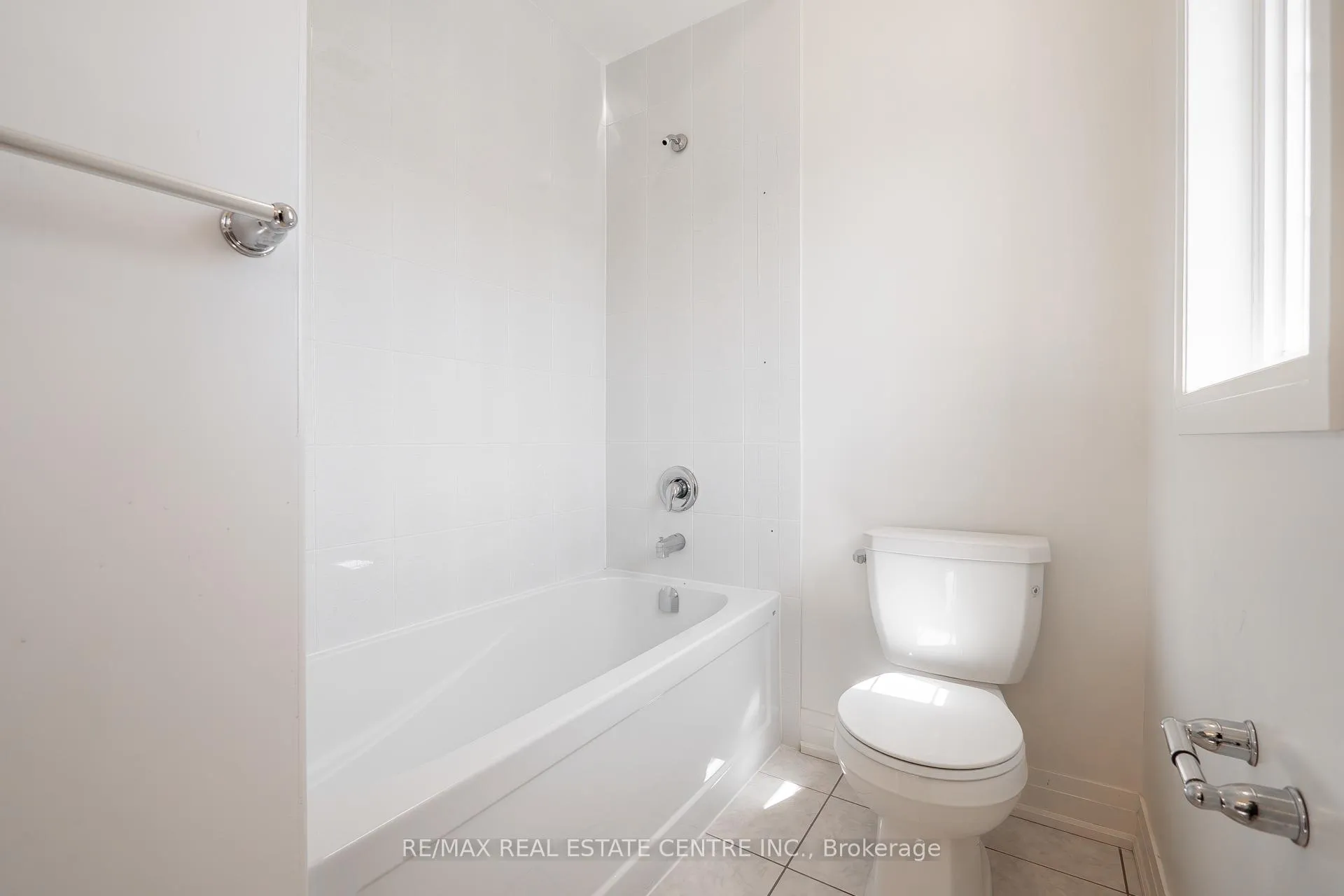 Photo 24 of 423 Royal West Drive, Brampton, Credit Valley — HOMEH