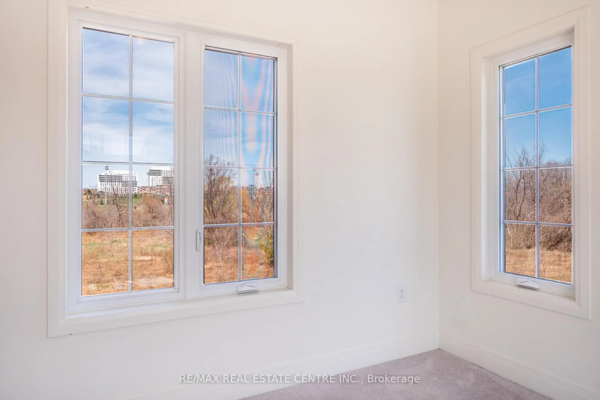 Photo 28 of 423 Royal West Drive, Brampton, Credit Valley — HOMEH