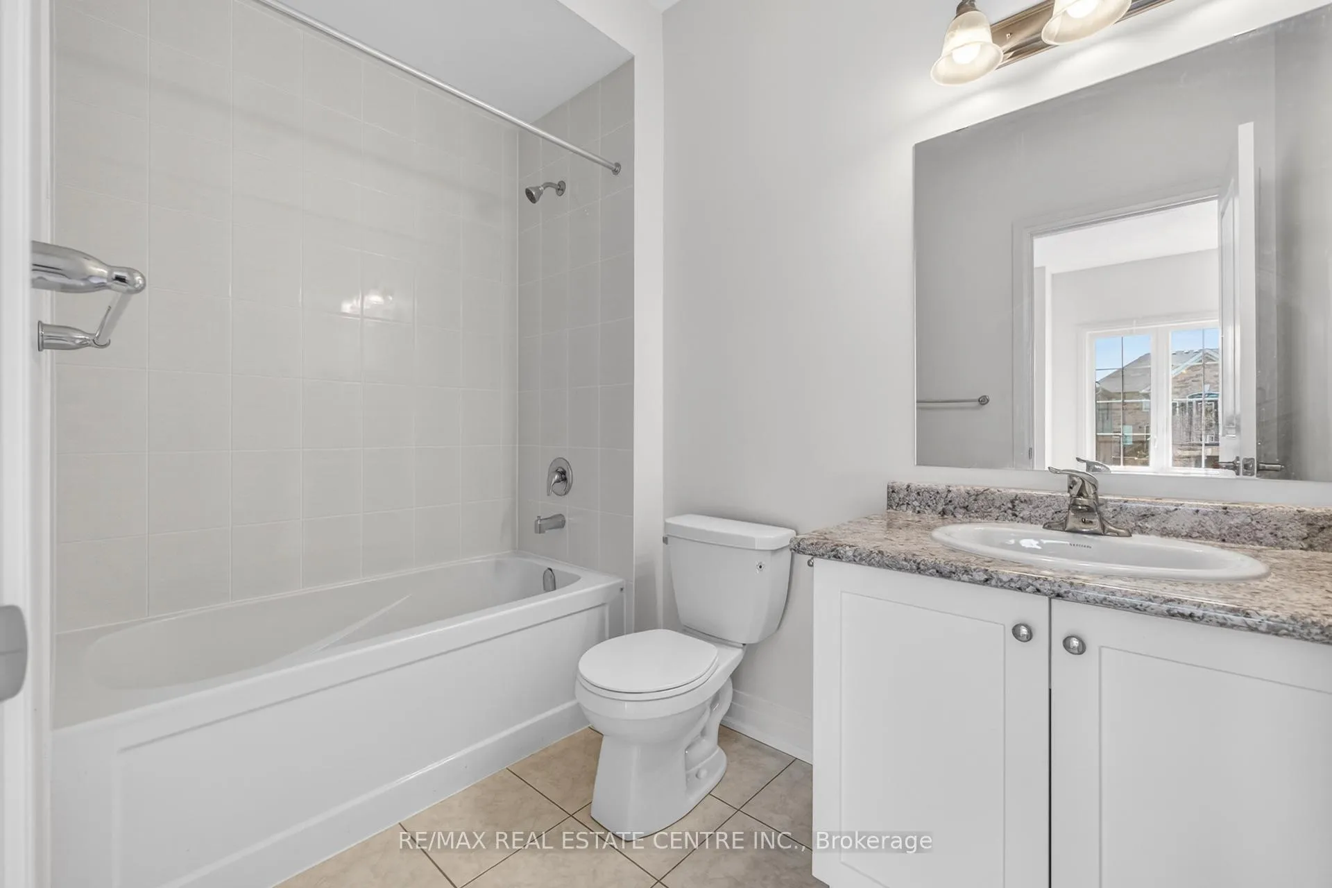 Photo 30 of 423 Royal West Drive, Brampton, Credit Valley — HOMEH