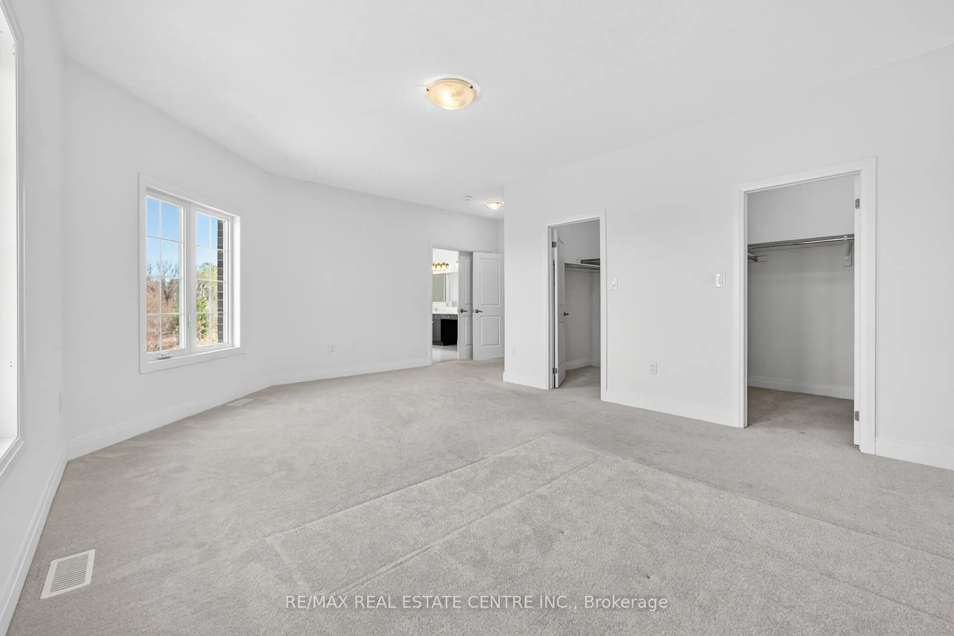 Photo 34 of 423 Royal West Drive, Brampton, Credit Valley — HOMEH