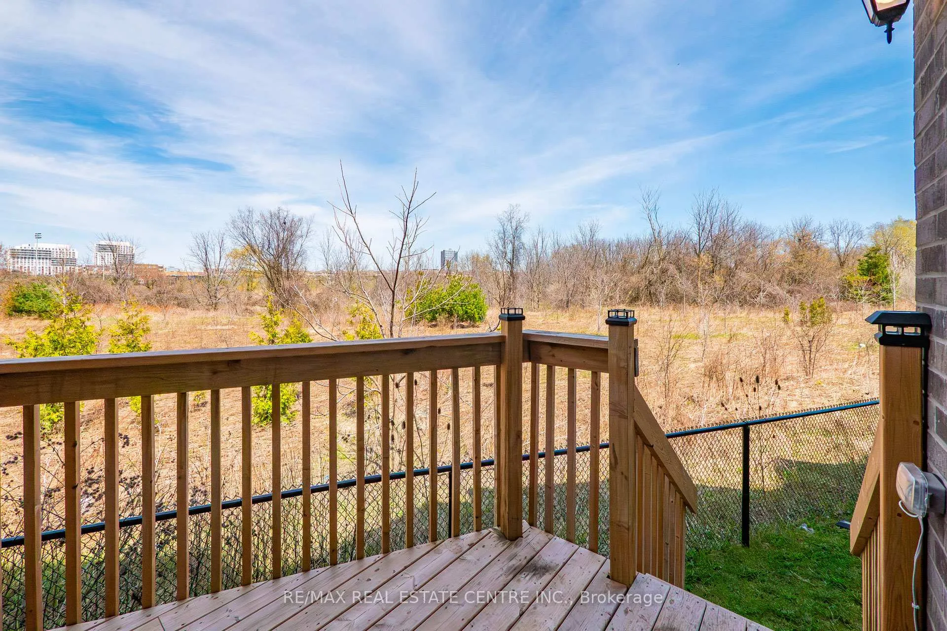 Photo 42 of 423 Royal West Drive, Brampton, Credit Valley — HOMEH